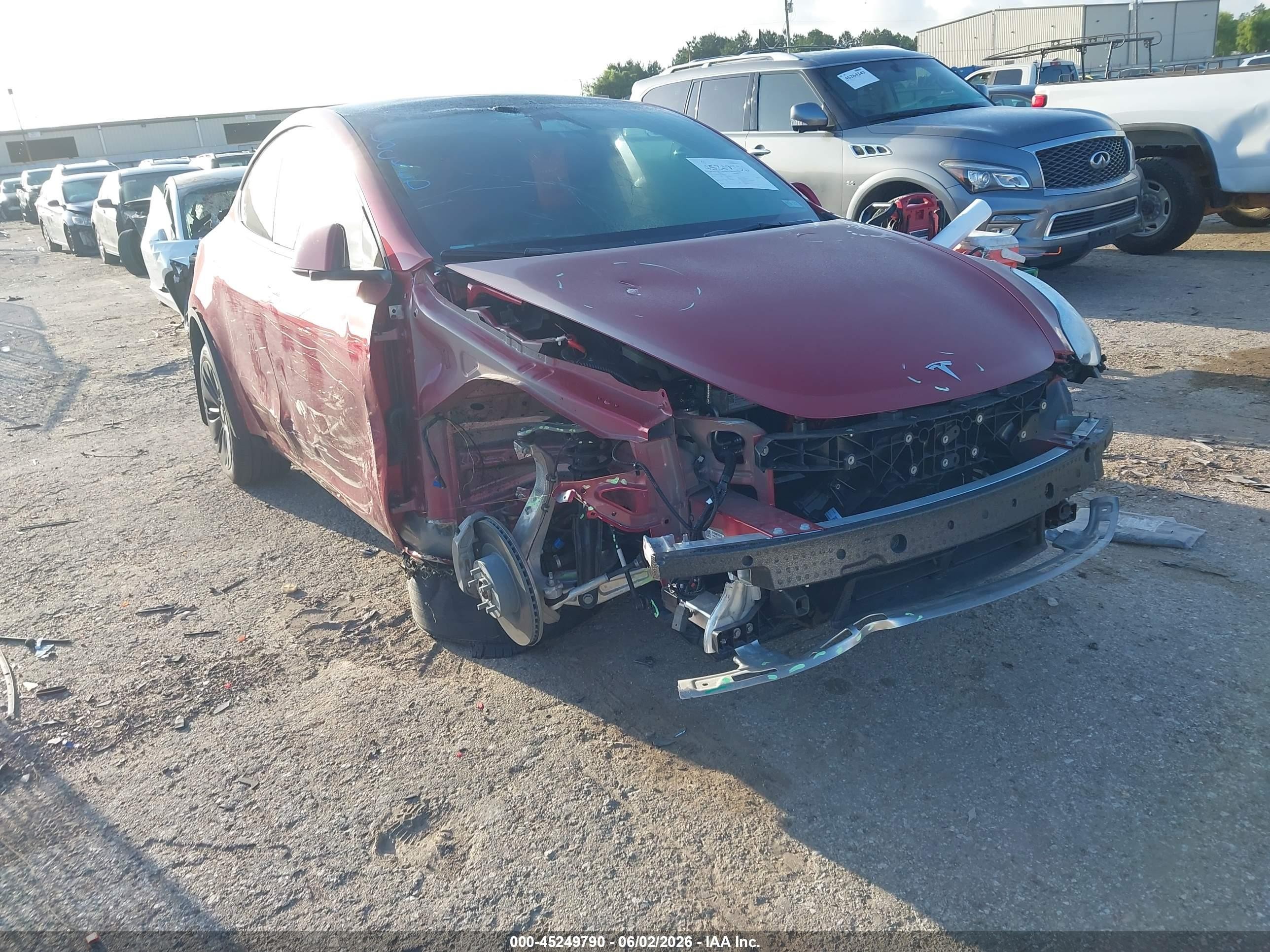 2024 Tesla Model Y Long Range, VIN 7SAYGDEE9RA266707 — Front end