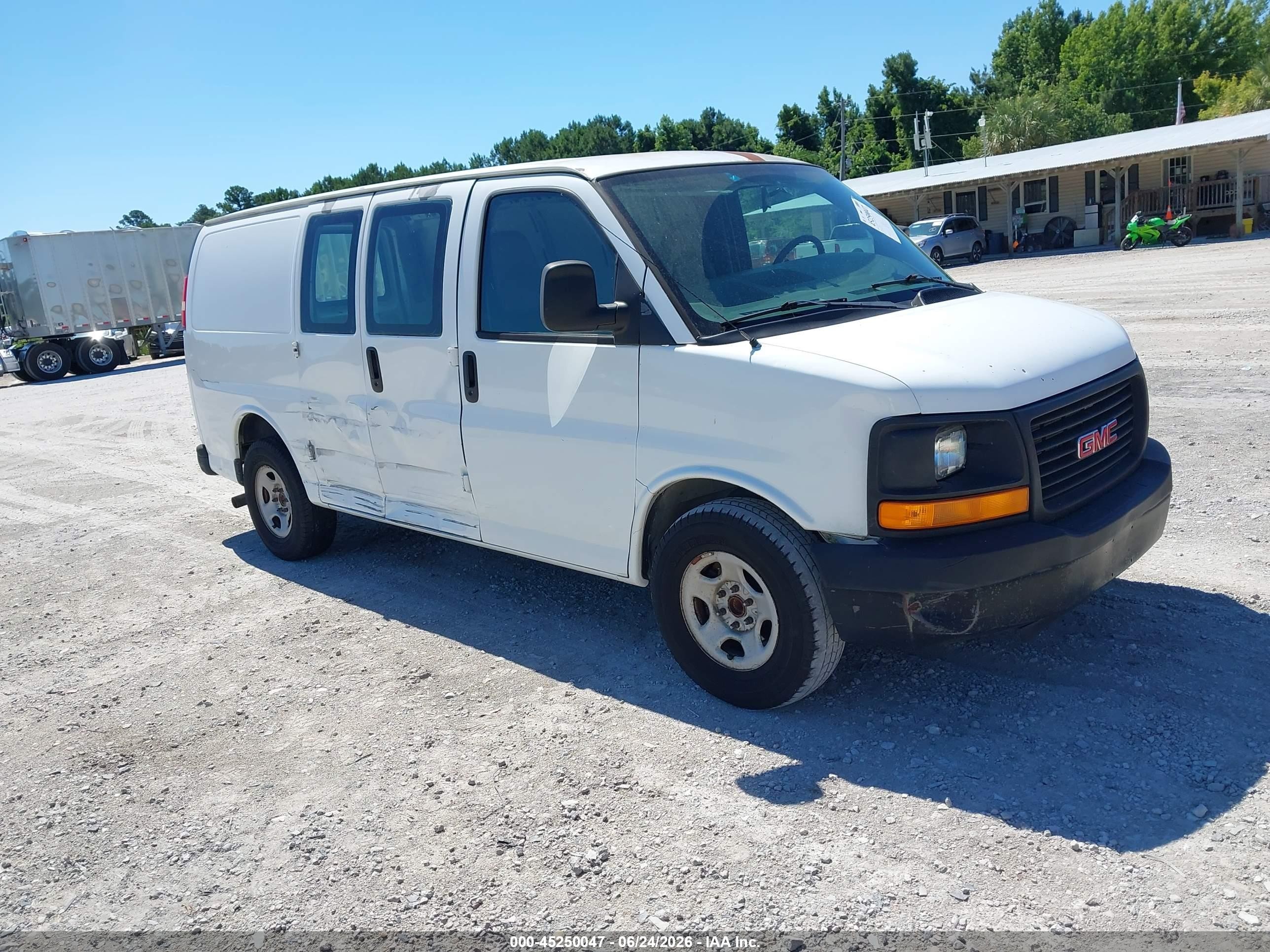 2007 GMC Savana Cargo, VIN 1GTFG15X671231488 — Side