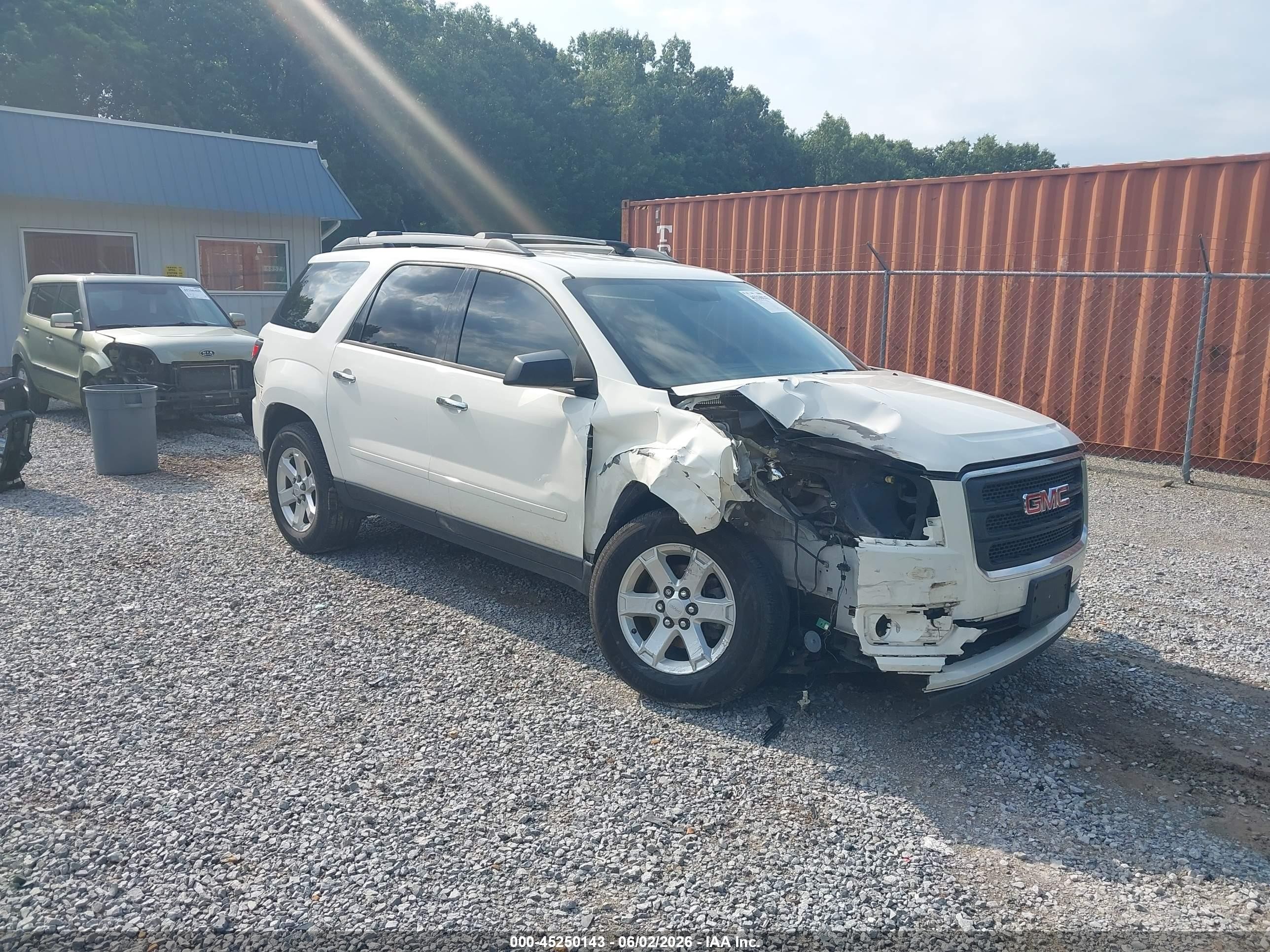 2014 GMC Acadia SLE, VIN 1GKKRPKD1EJ198973 — Front end
