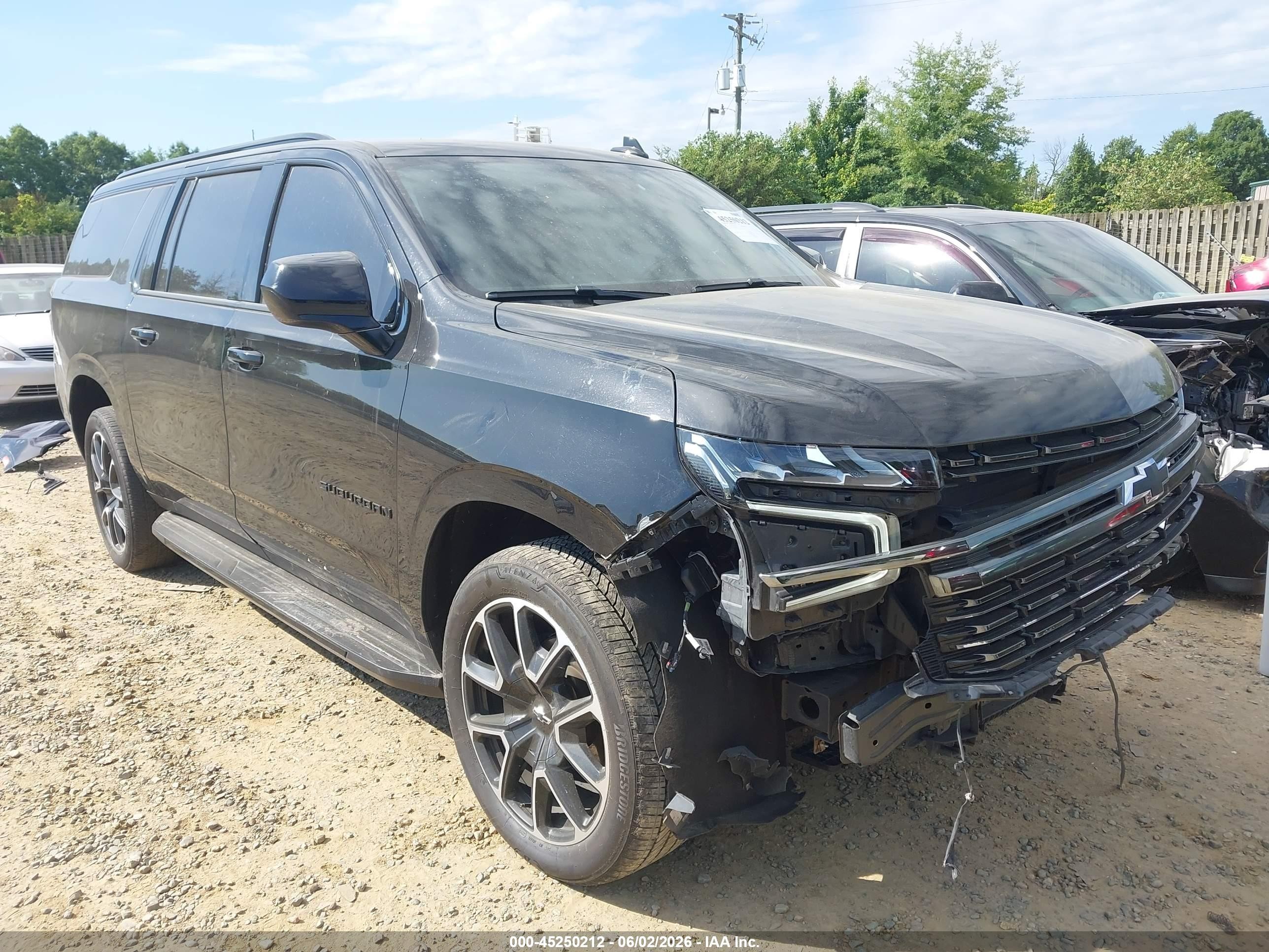 2021 Chevrolet Suburban RST, VIN 1GNSKEKD5MR487866 — Front end