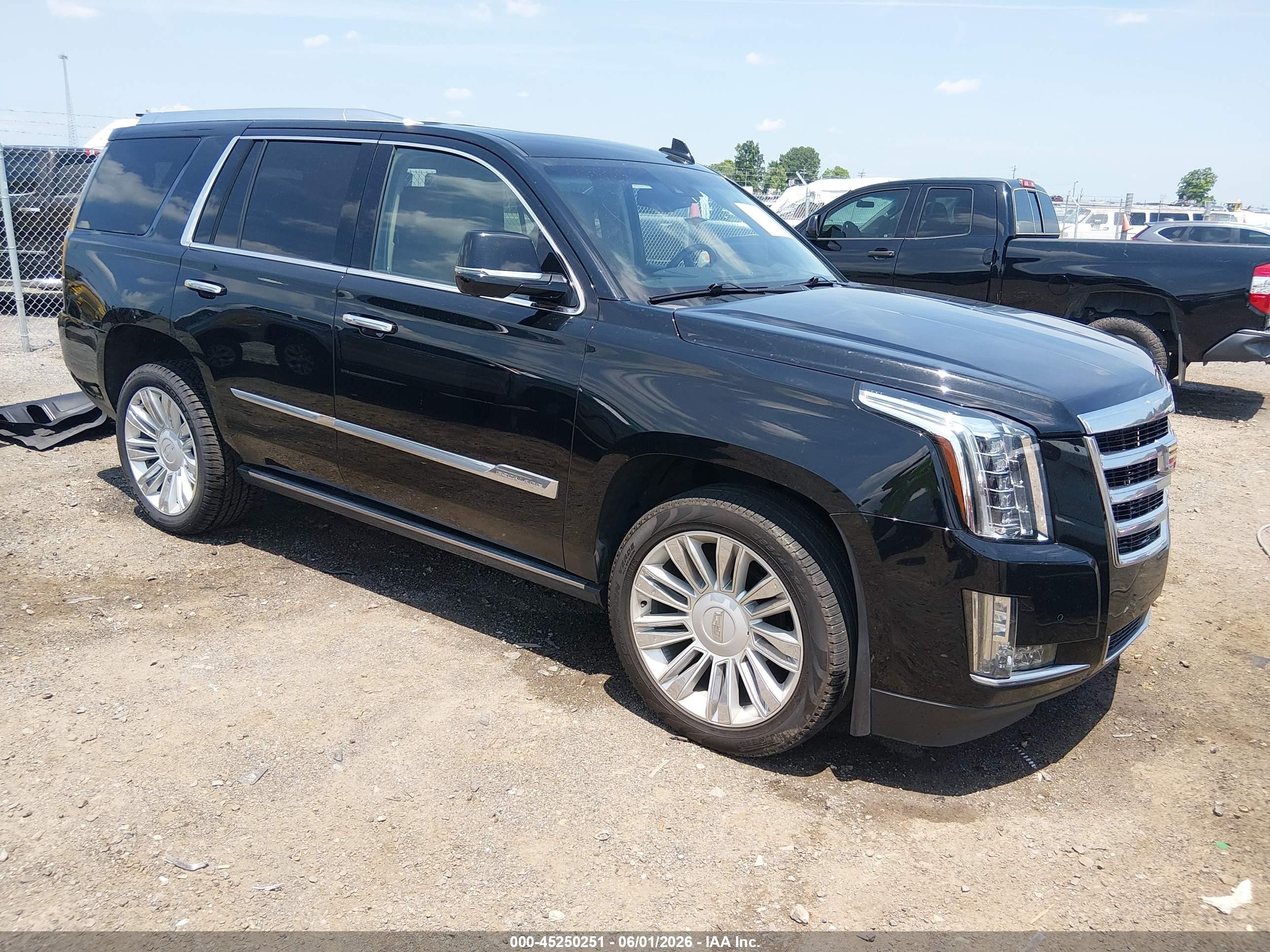 2016 Cadillac Escalade Premium Collection, VIN 1GYS4CKJ9GR417475 — Front end