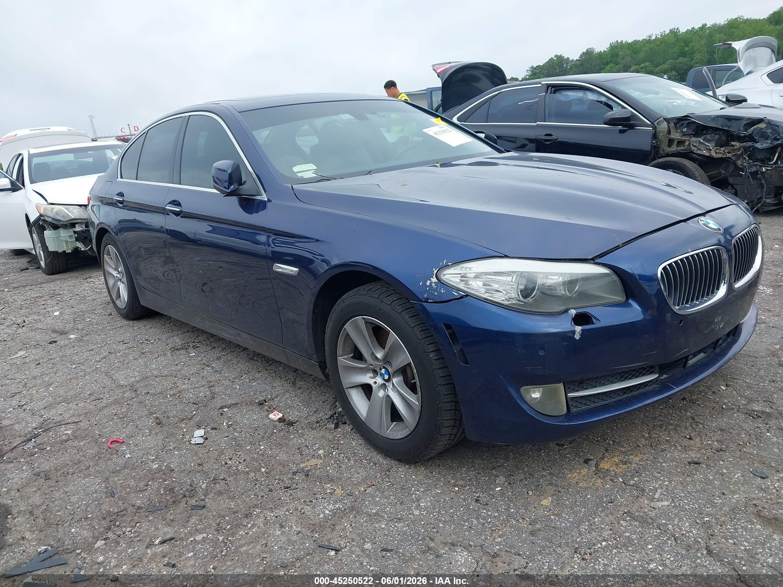 2011 BMW 5 Series 528i, VIN WBAFR1C51BC741981 — Side