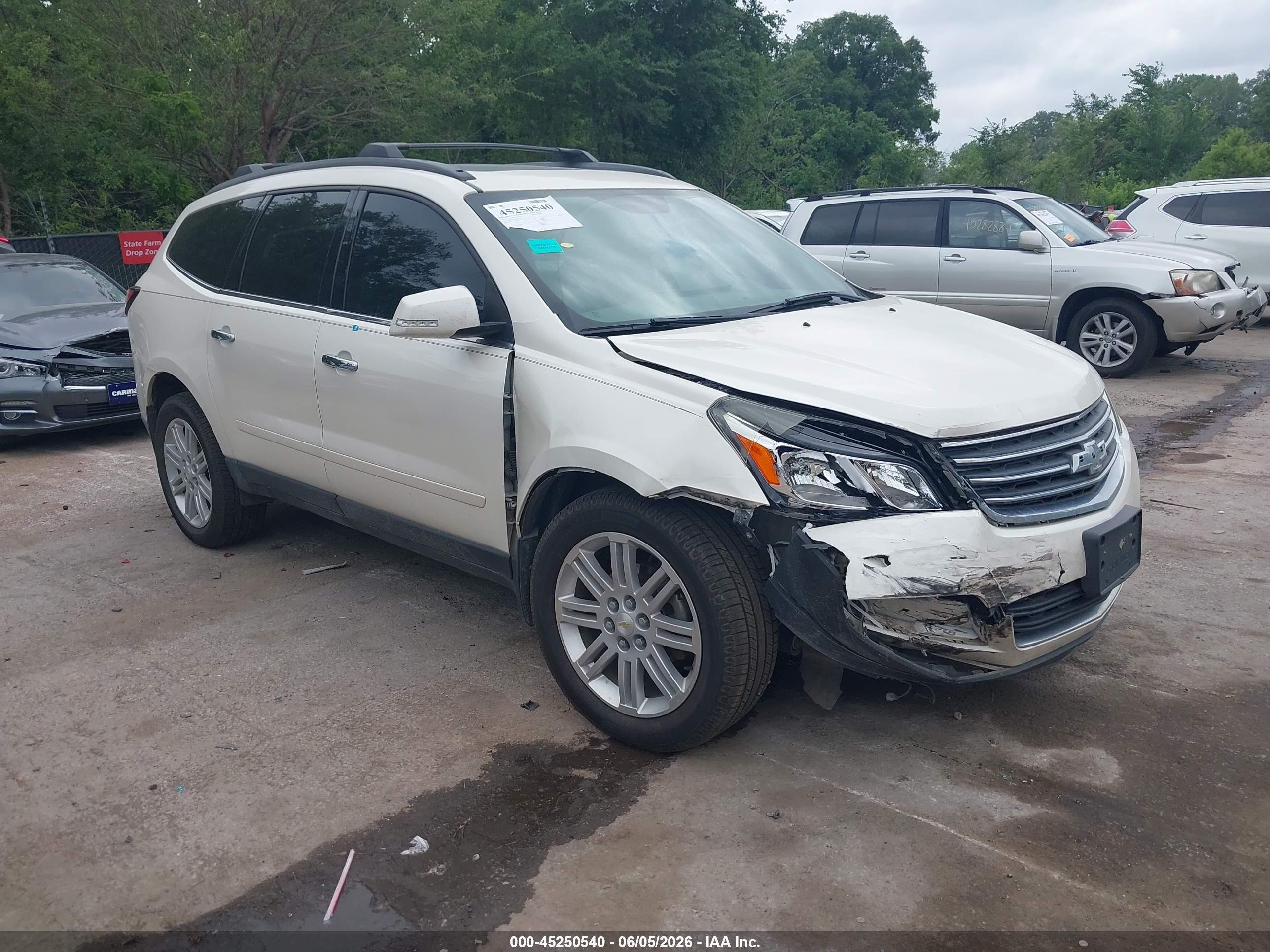 2013 Chevrolet Traverse LT, VIN 1GNKVGKD6DJ177632 — Перед