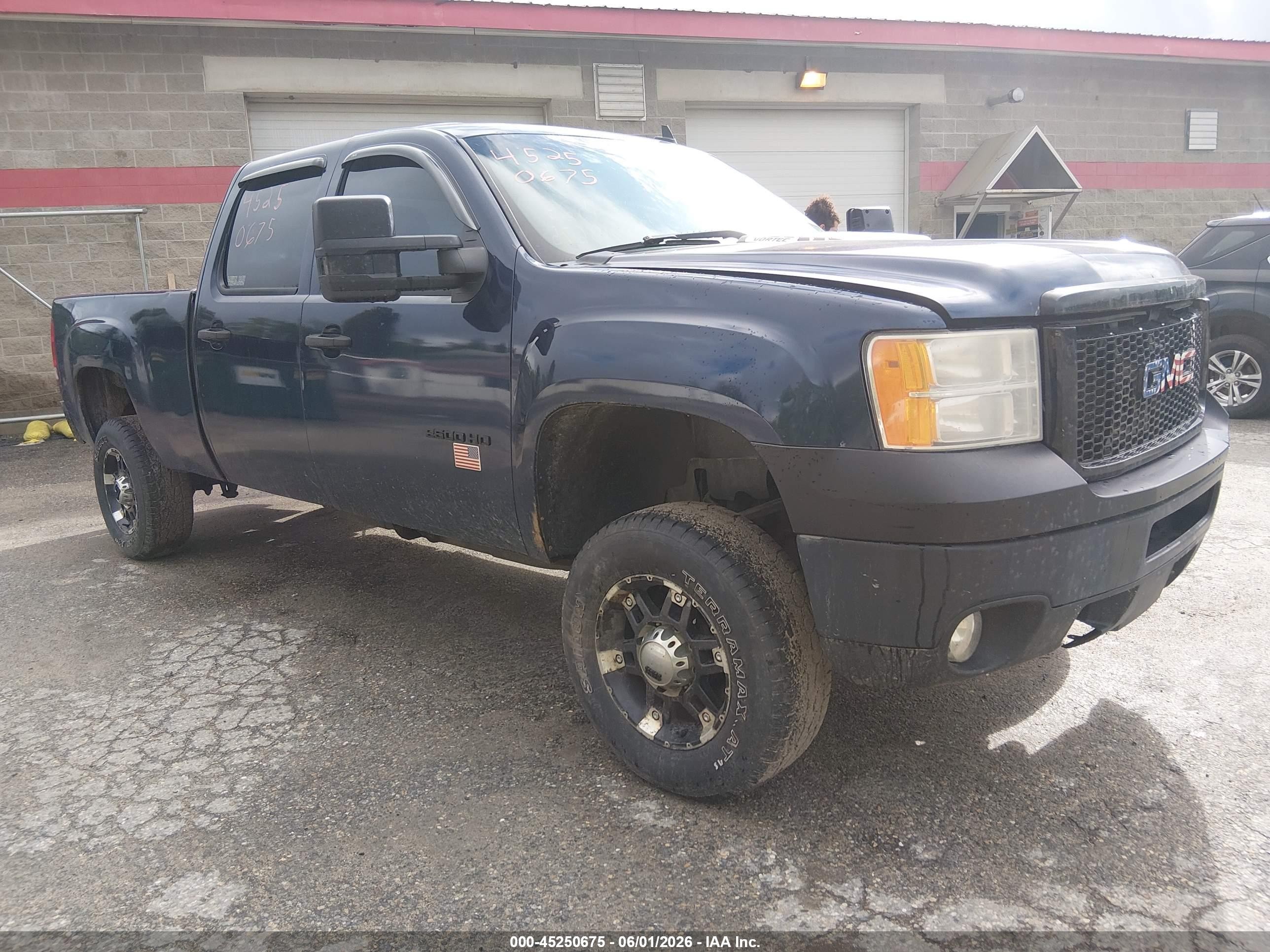 2012 GMC Sierra 2500HD SLE, VIN 1GT120CG3CF208253 — Side