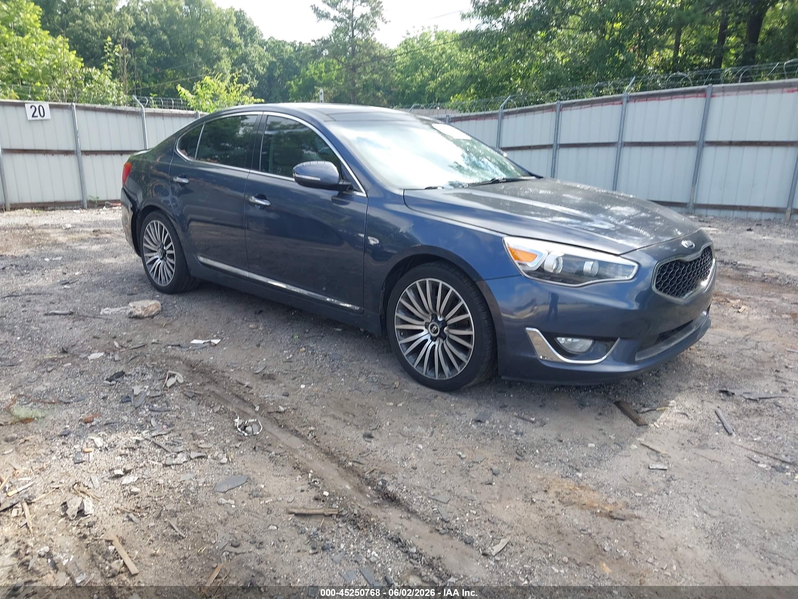 2015 Kia Cadenza Premium, VIN KNALN4D75F5192778 — Rear end