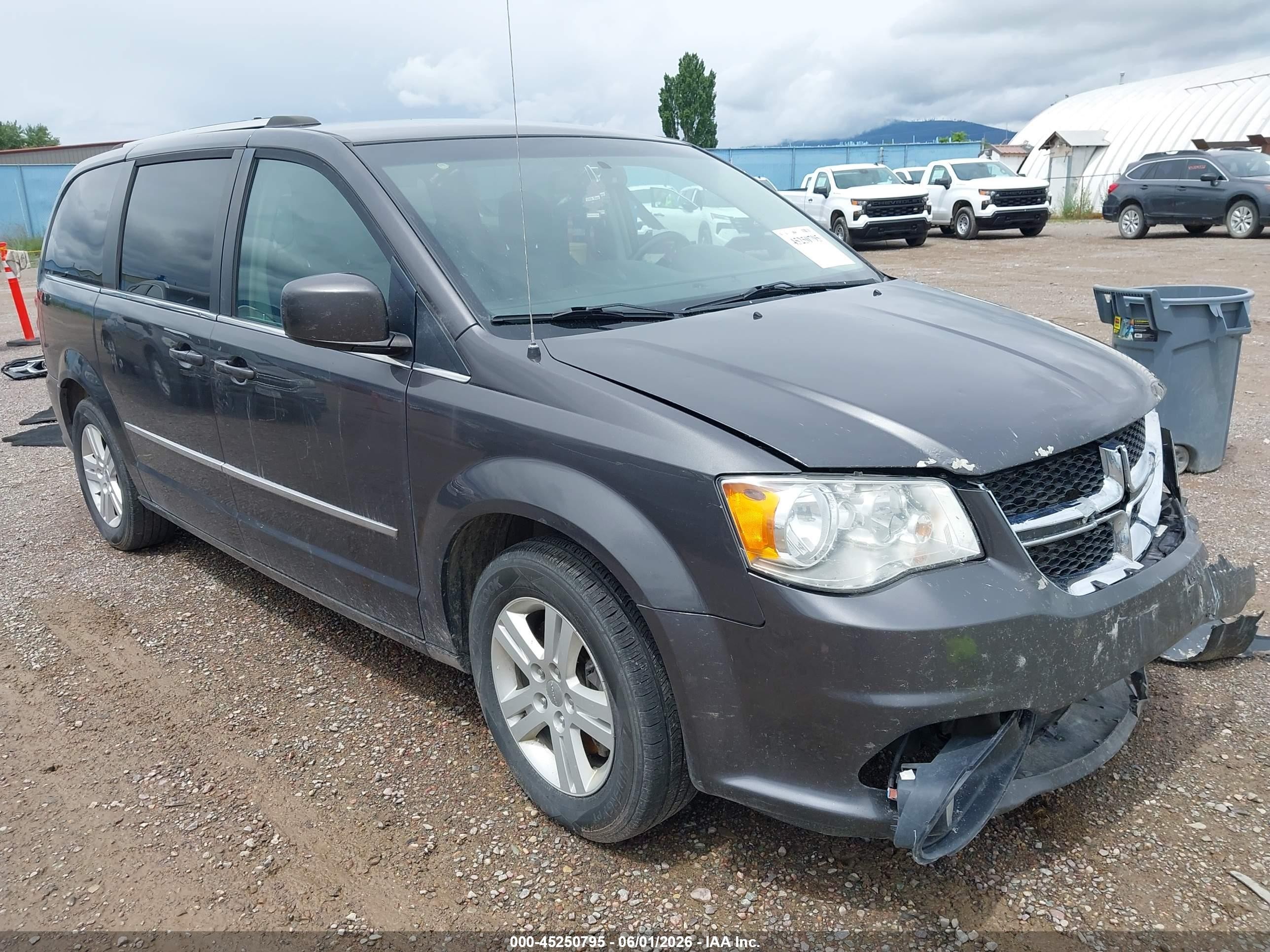 2017 Dodge Grand Caravan Crew, VIN 2C4RDGDG9HR772428 — Front end