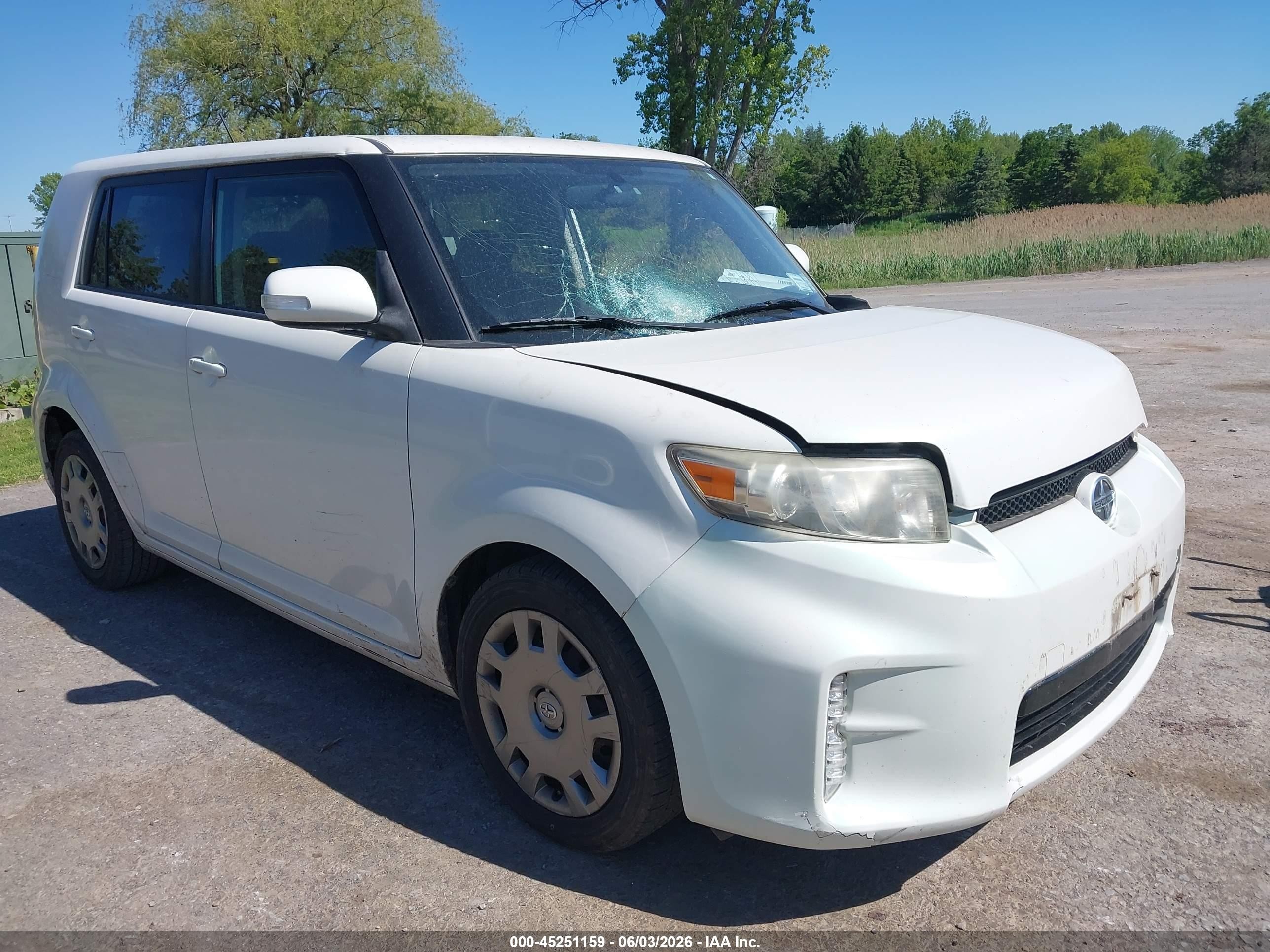 2014 Scion xB, VIN JTLZE4FE4EJ059299 — Front end