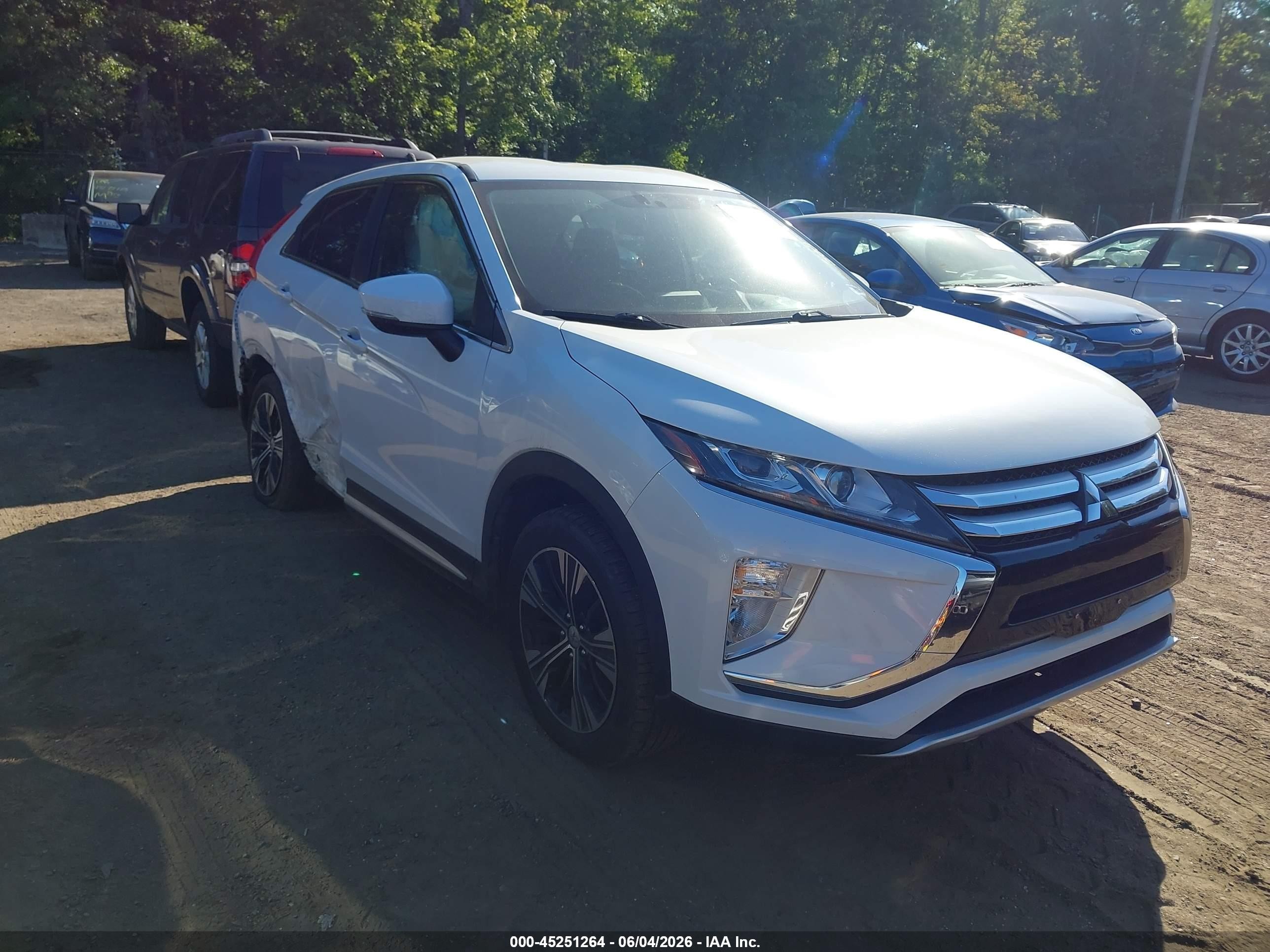 2018 Mitsubishi Eclipse Cross SE, VIN JA4AT5AA8JZ064598 — Бок