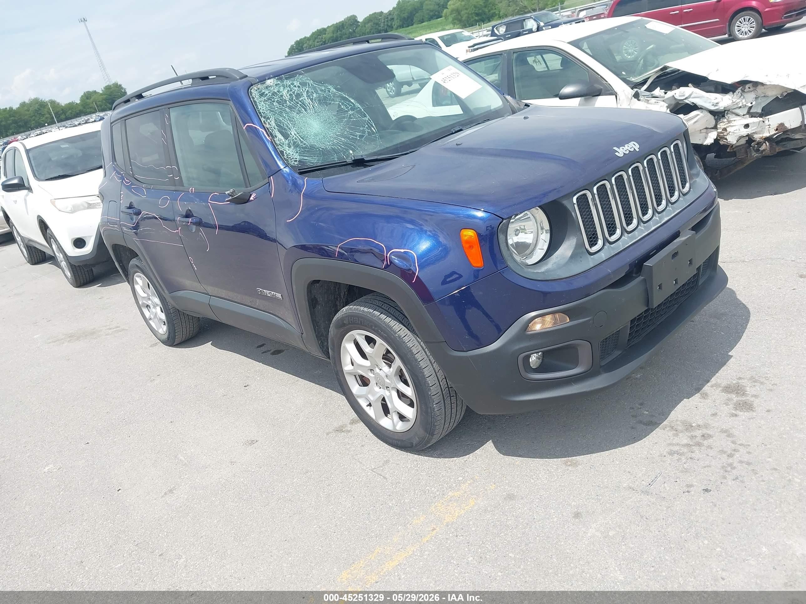 2016 Jeep Renegade Latitude, VIN ZACCJBBT8GPD90444 — Front end