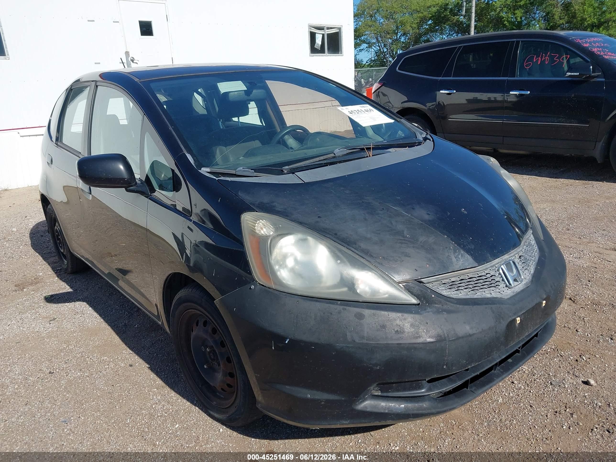 2011 Honda Fit, VIN JHMGE8H39BC025542 — Перед
