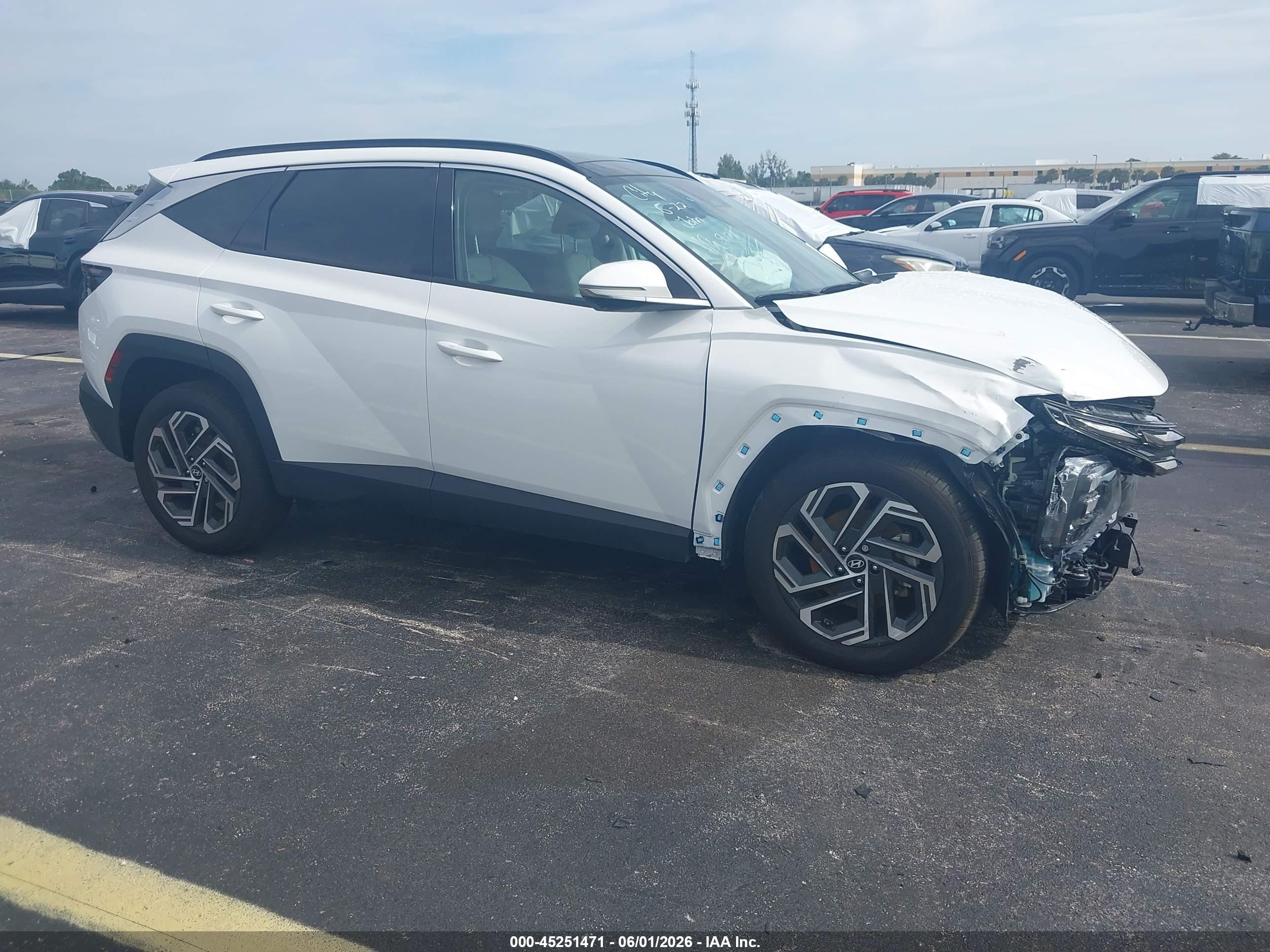2025 Hyundai Tucson Limited, VIN 5NMJE3DE3SH489171 — Side