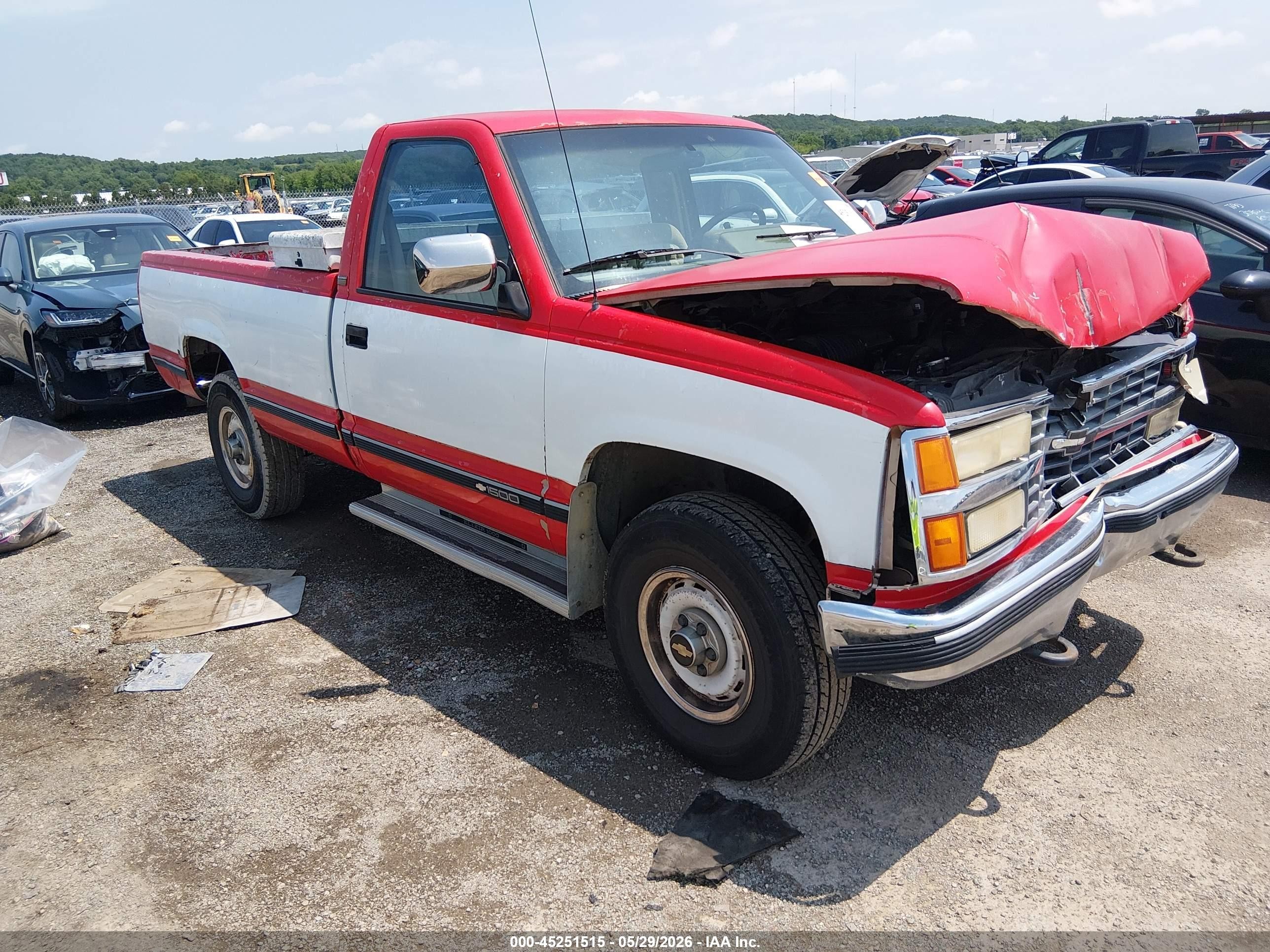1990 Chevrolet K1500, VIN 2GCEK14K0L1123341 — Front end