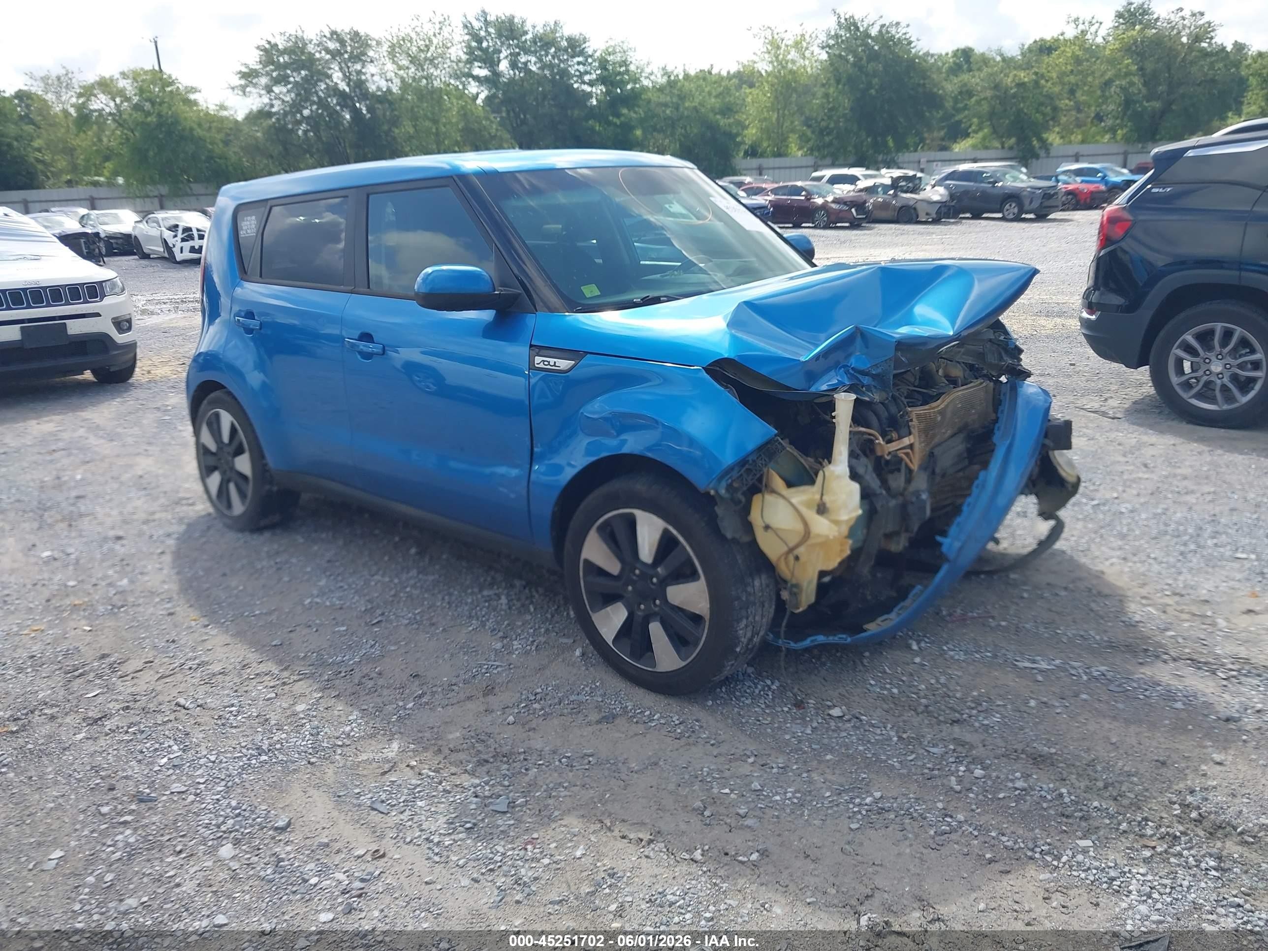 2016 Kia Soul +, VIN KNDJP3A56G7400996 — Front end