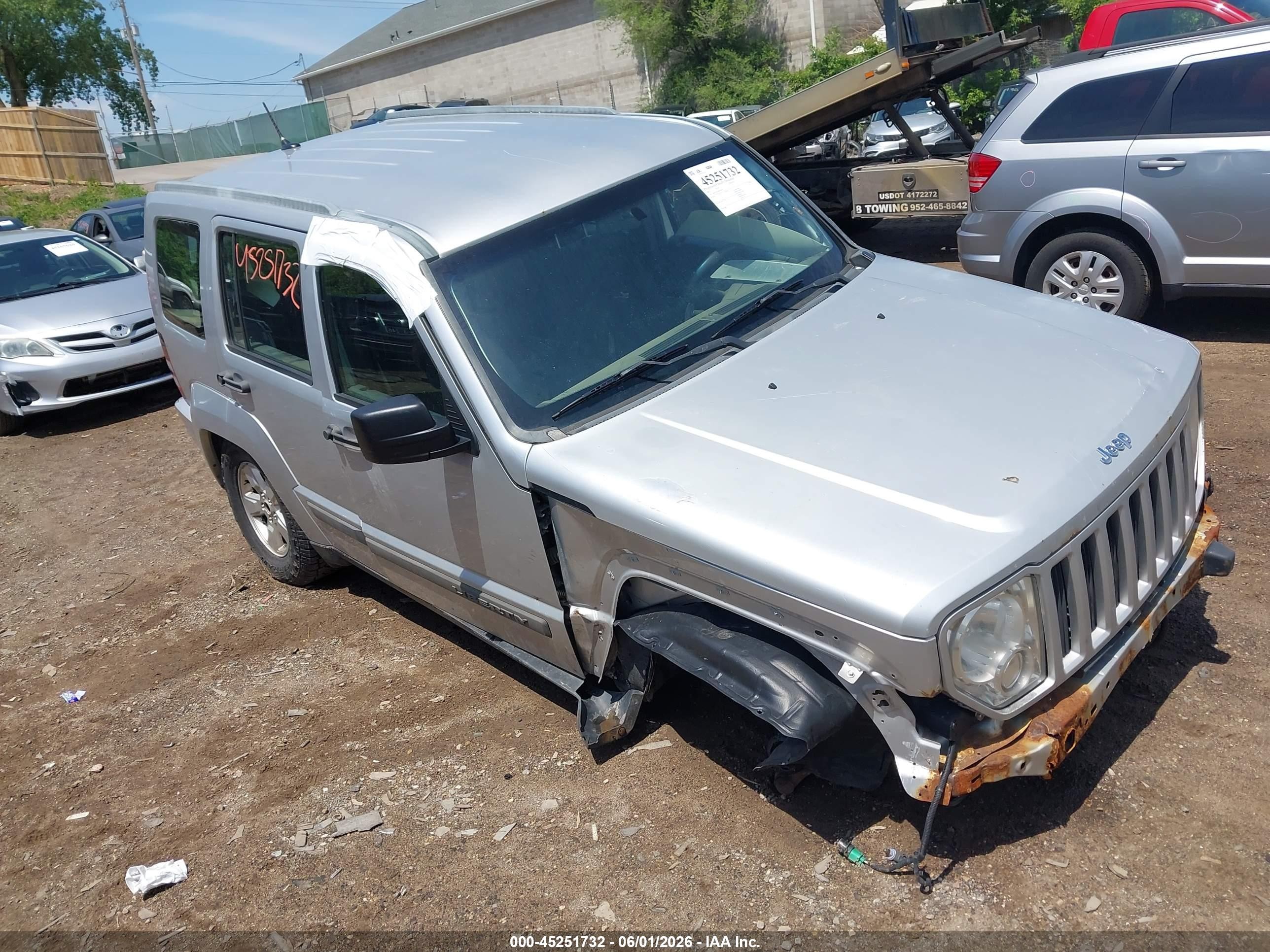 2011 Jeep Liberty Sport, VIN 1J4PN2GK5BW586501 — Бок