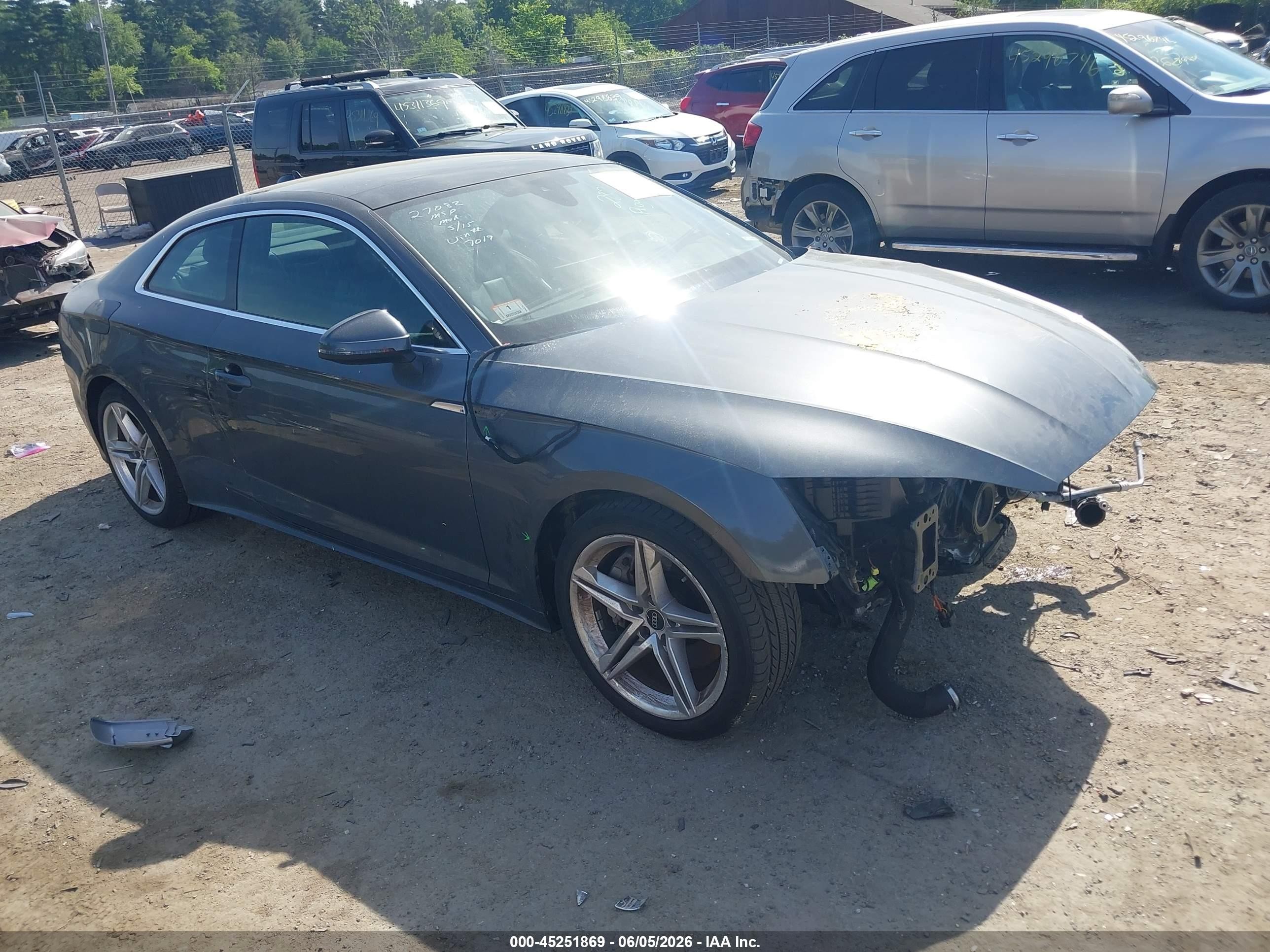 2022 Audi A5 S line Premium Plus, VIN WAUTAAF53NA017019 — Перед