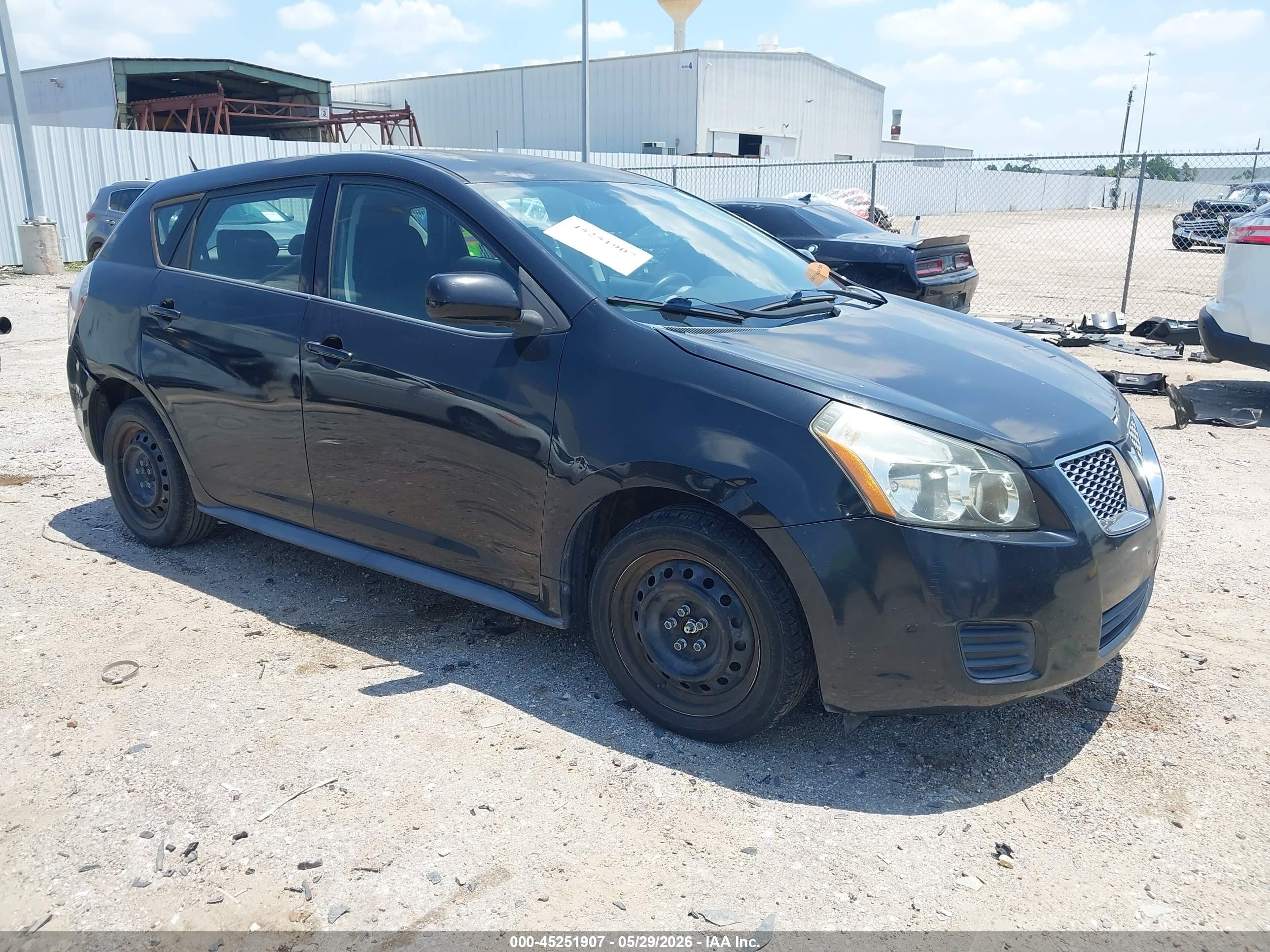 2010 Pontiac Vibe 1SA, VIN 5Y2SP6E80AZ417976 — Side