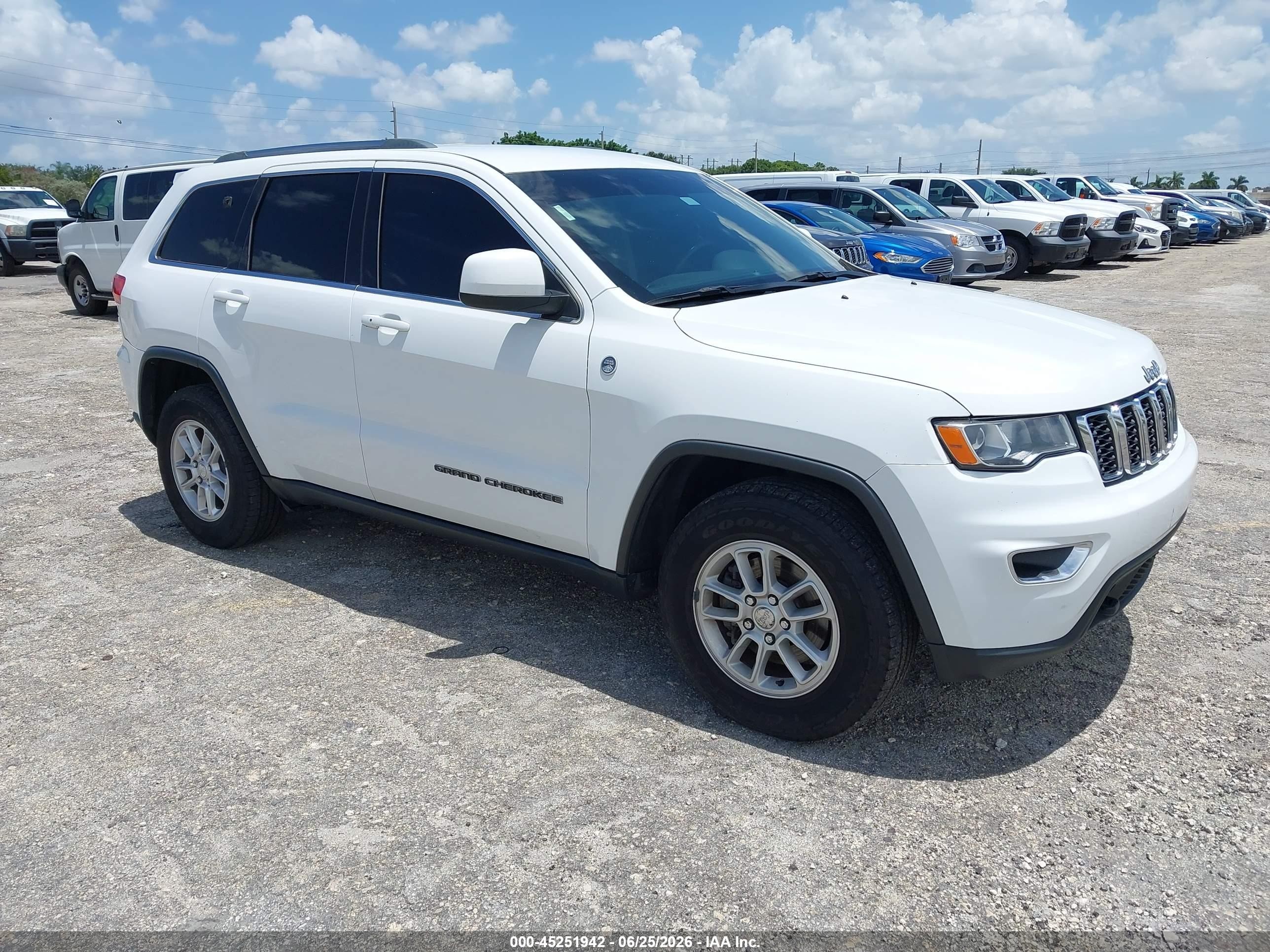 2019 Jeep Grand Cherokee Altitude, VIN 1C4RJFAG1KC836999 — Normal wear
