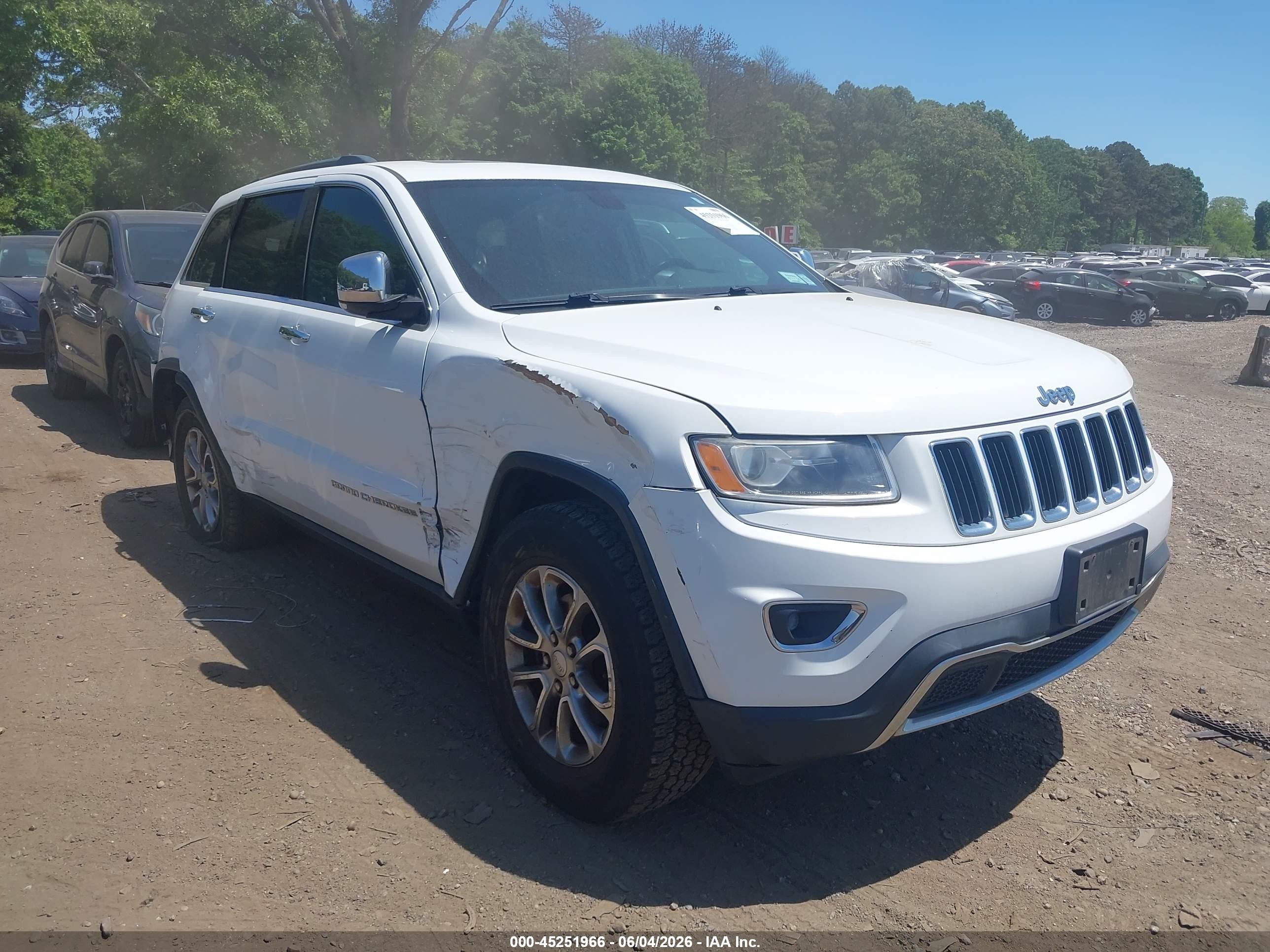 2016 Jeep Grand Cherokee Limited, VIN 1C4RJFBG1GC493844 — Rear end