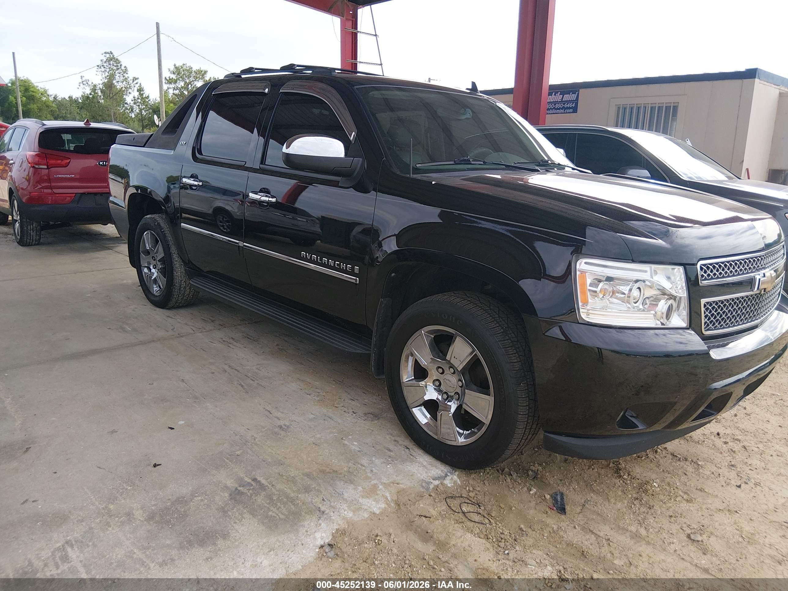 2009 Chevrolet Avalanche LTZ, VIN 3GNFK32019G220136 — Rear end