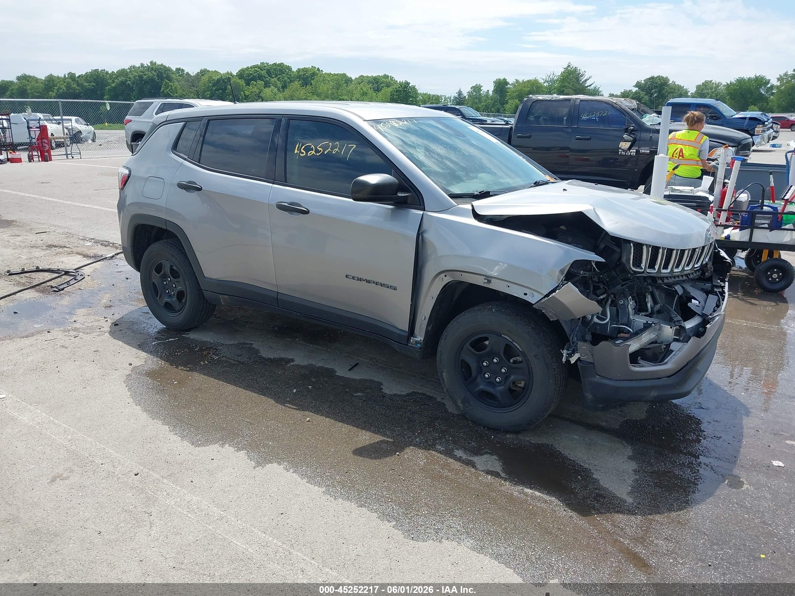 2019 Jeep Compass Upland, VIN 3C4NJDAB9KT837331 — Перед