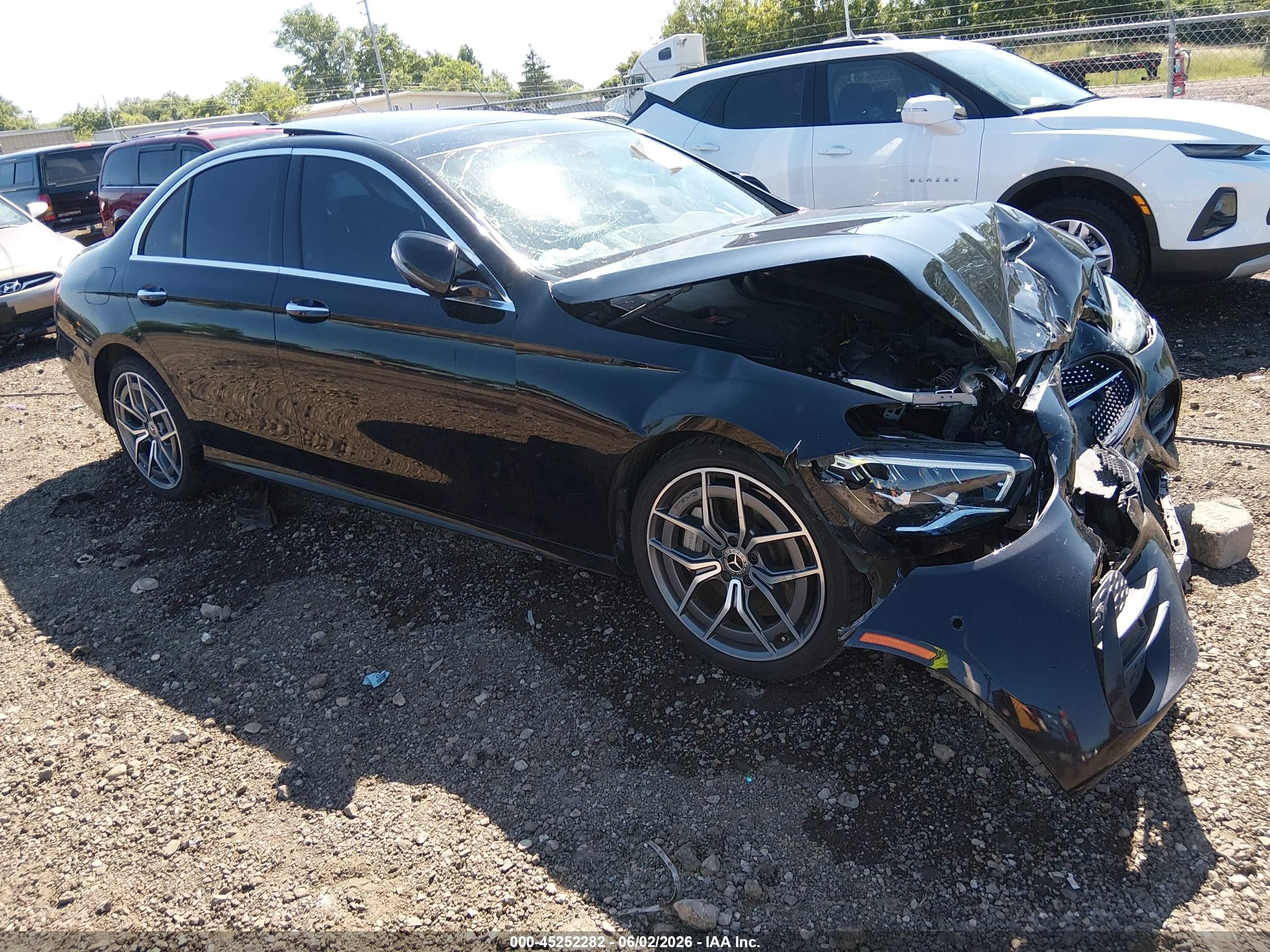 2021 Mercedes-Benz E 350, VIN W1KZF8DB3MA888572 — Front end