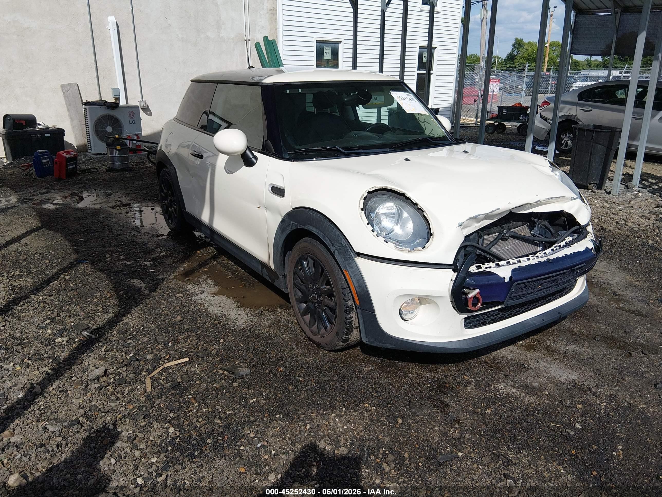2018 MINI Hardtop Cooper, VIN WMWXP5C57J3C65142 — Front end