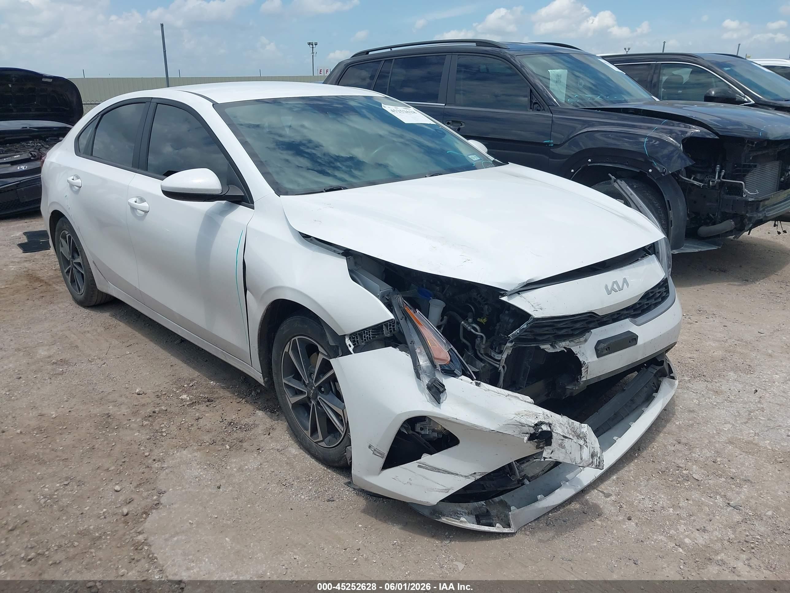 2024 Kia Forte LX, VIN 3KPF24AD7RE759472 — Front end