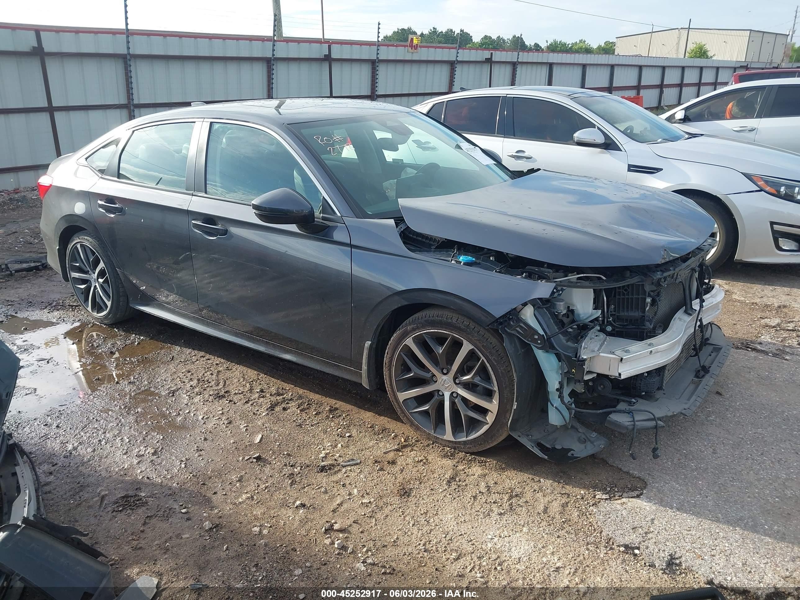 2022 Honda Civic Touring, VIN 2HGFE1F92NH304054 — Front end