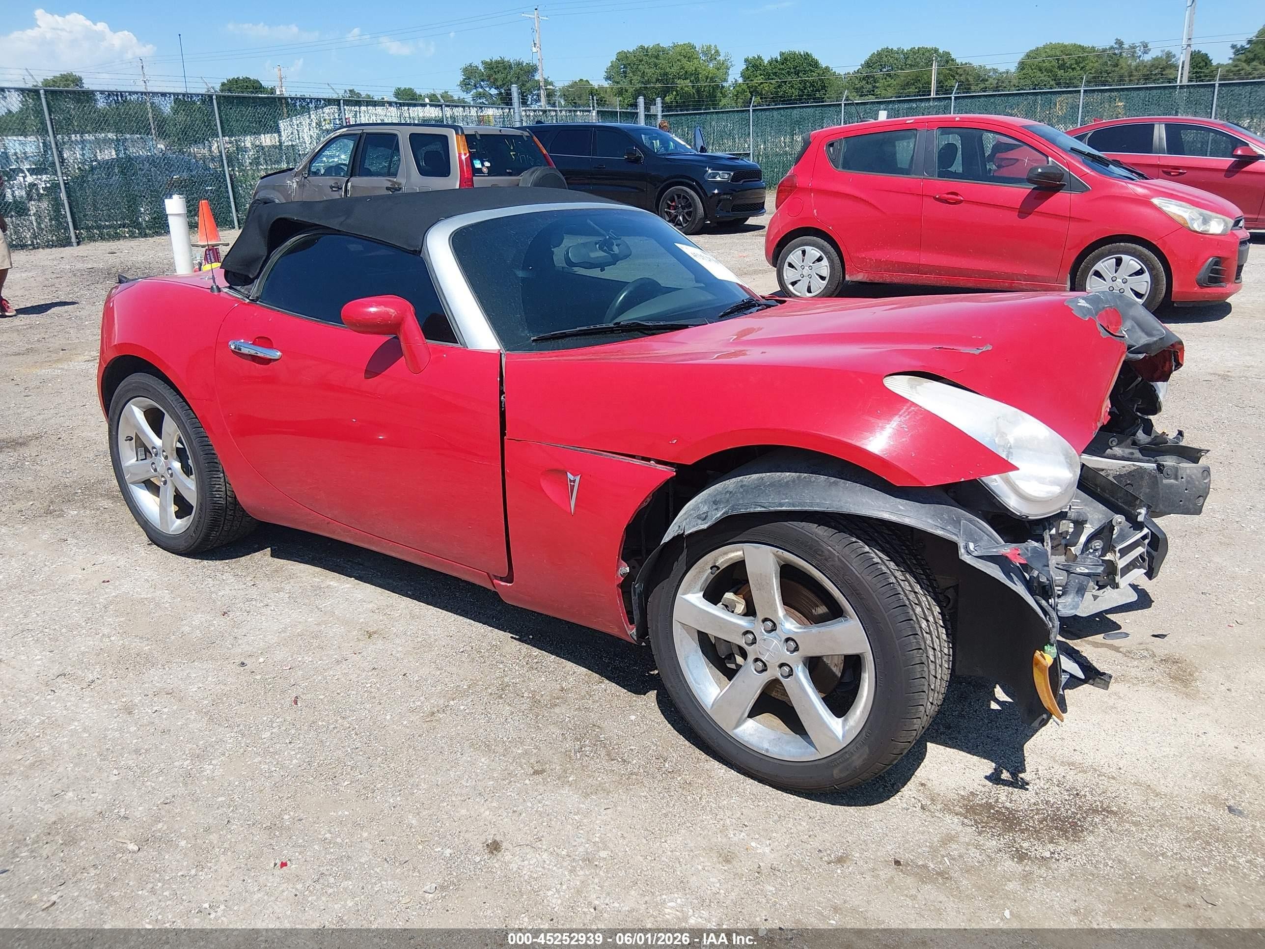2007 Pontiac Solstice, VIN 1G2MB35B17Y114919 — Front end