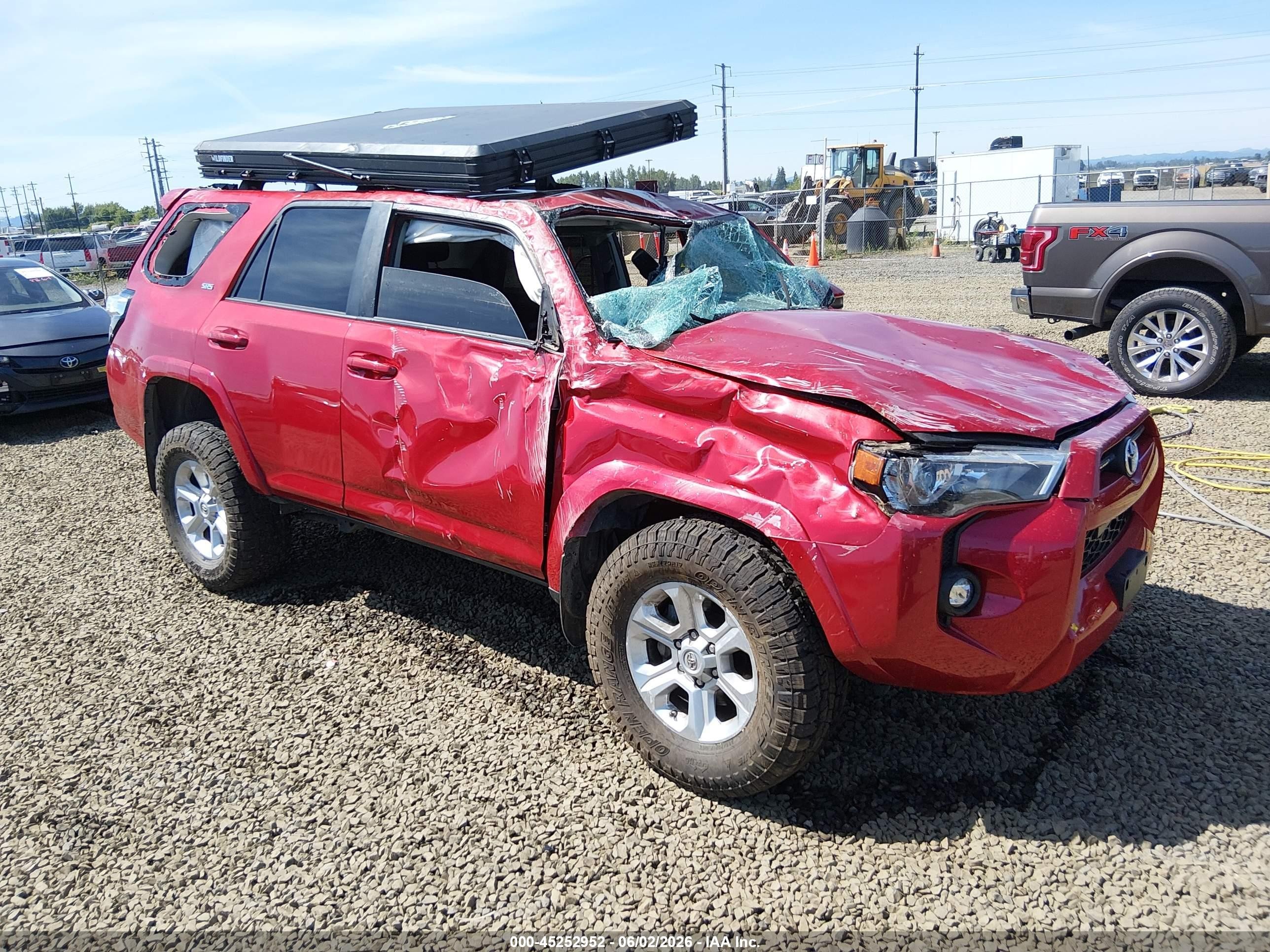 2021 Toyota 4Runner SR5, VIN JTEMU5JR2M5906042 — Rollover