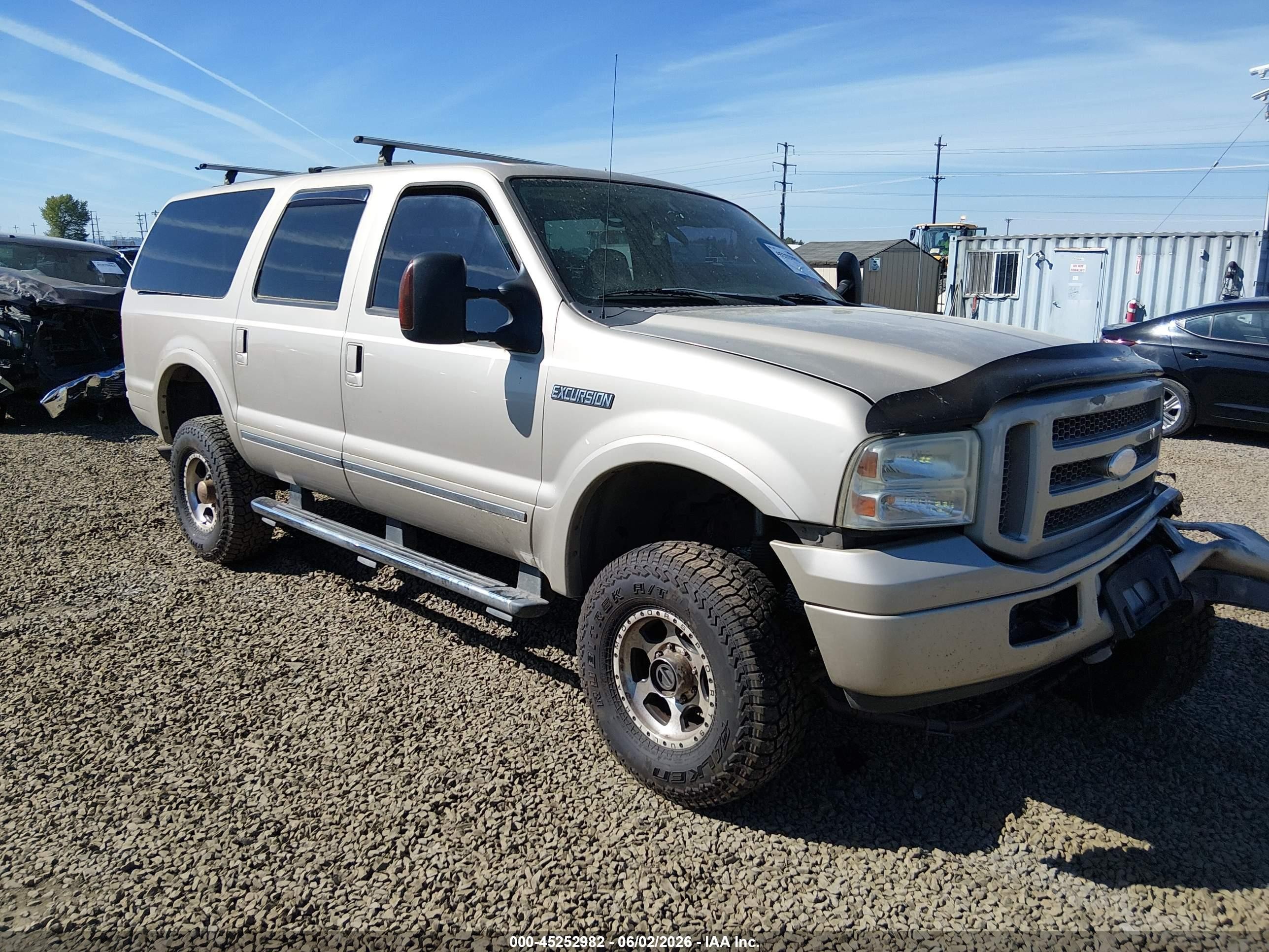 2005 Ford Excursion Limited, VIN 1FMNU43S25ED25754 — Side