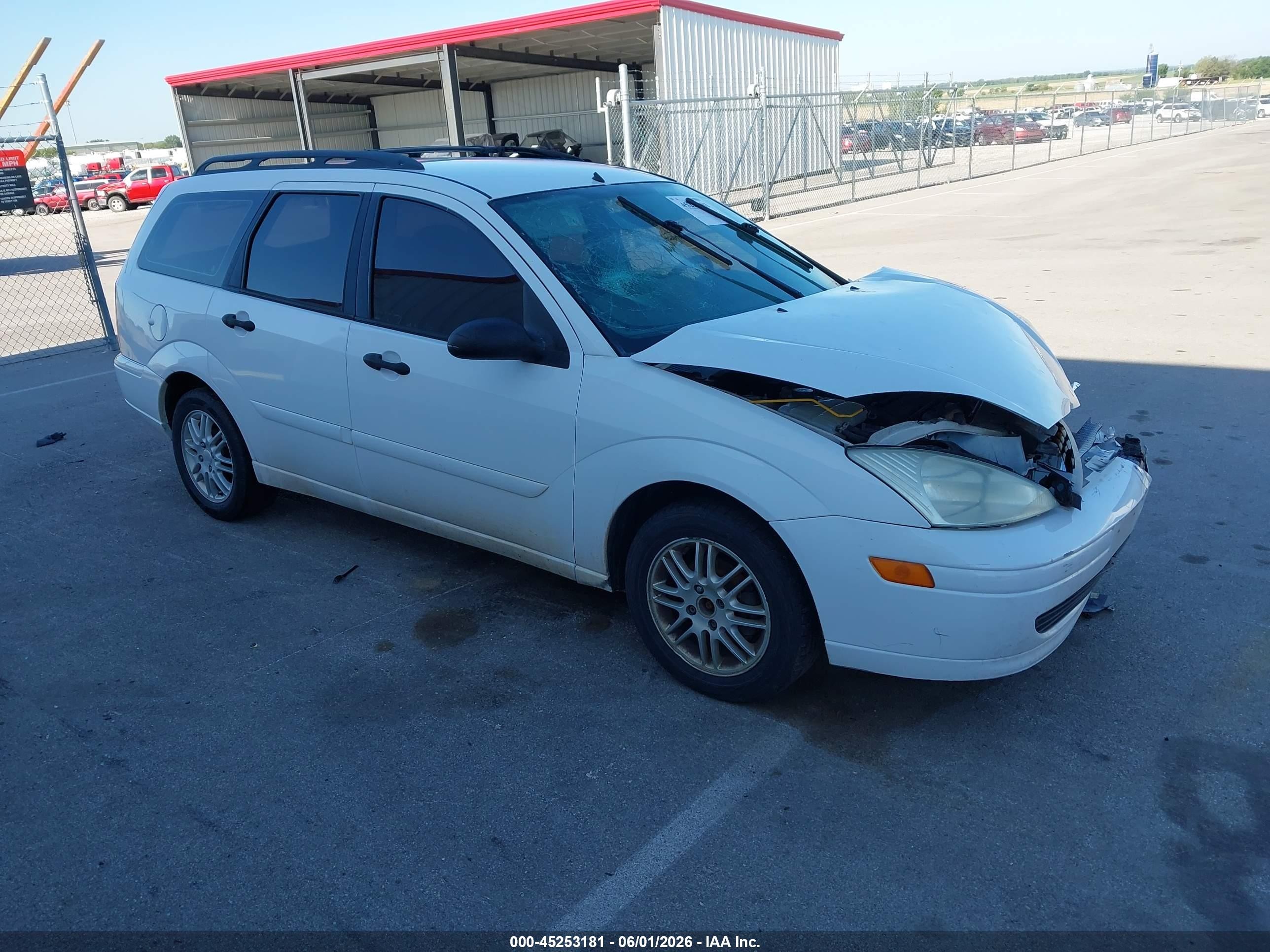 2002 Ford Focus SE Fleet, VIN 1FAFP36322W215426 — Перед