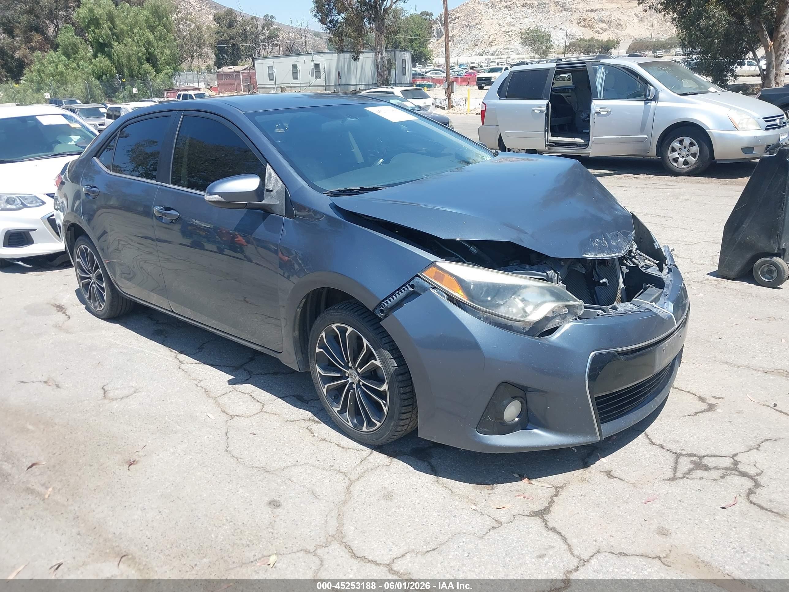 2014 Toyota Corolla LE, VIN 2T1BURHE4EC061642 — Front end