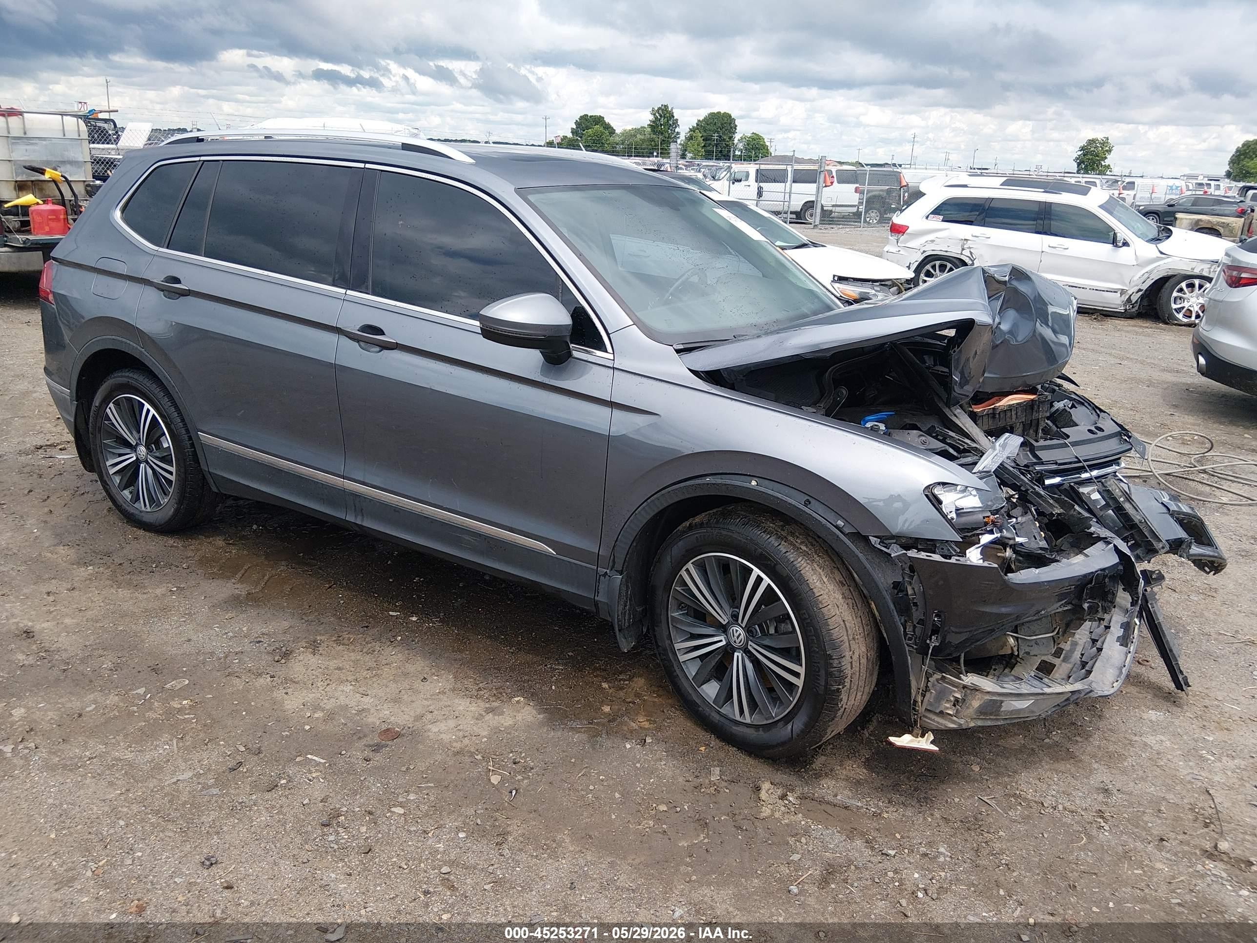 2019 Volkswagen Tiguan SE, VIN 3VV3B7AXXKM089931 — Front end