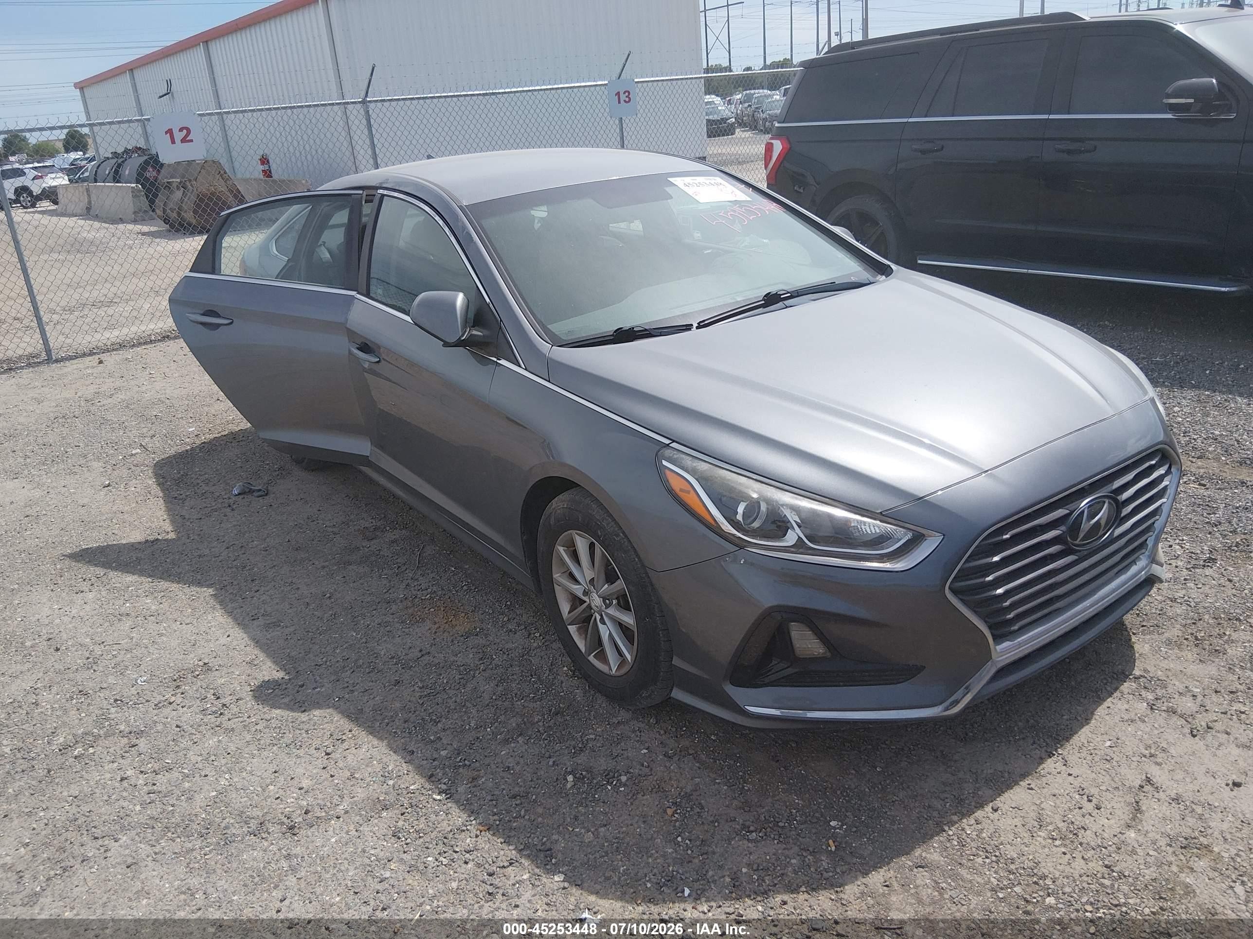 2019 Hyundai Sonata SE, VIN 5NPE24AF3KH743610 — Rear end