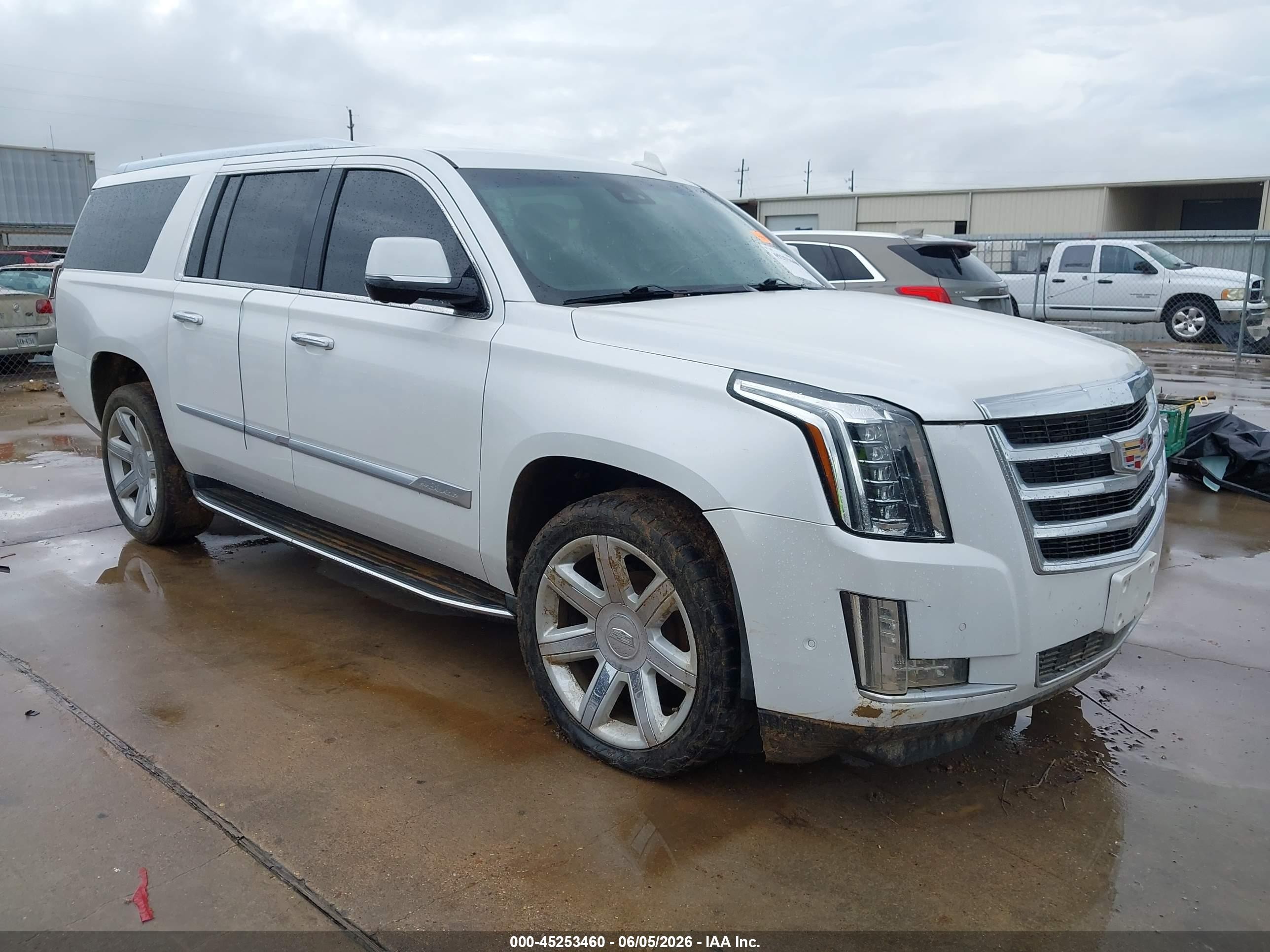 2019 Cadillac Escalade ESV Premium Luxury, VIN 1GYS4JKJ8KR334410 — Water / flood