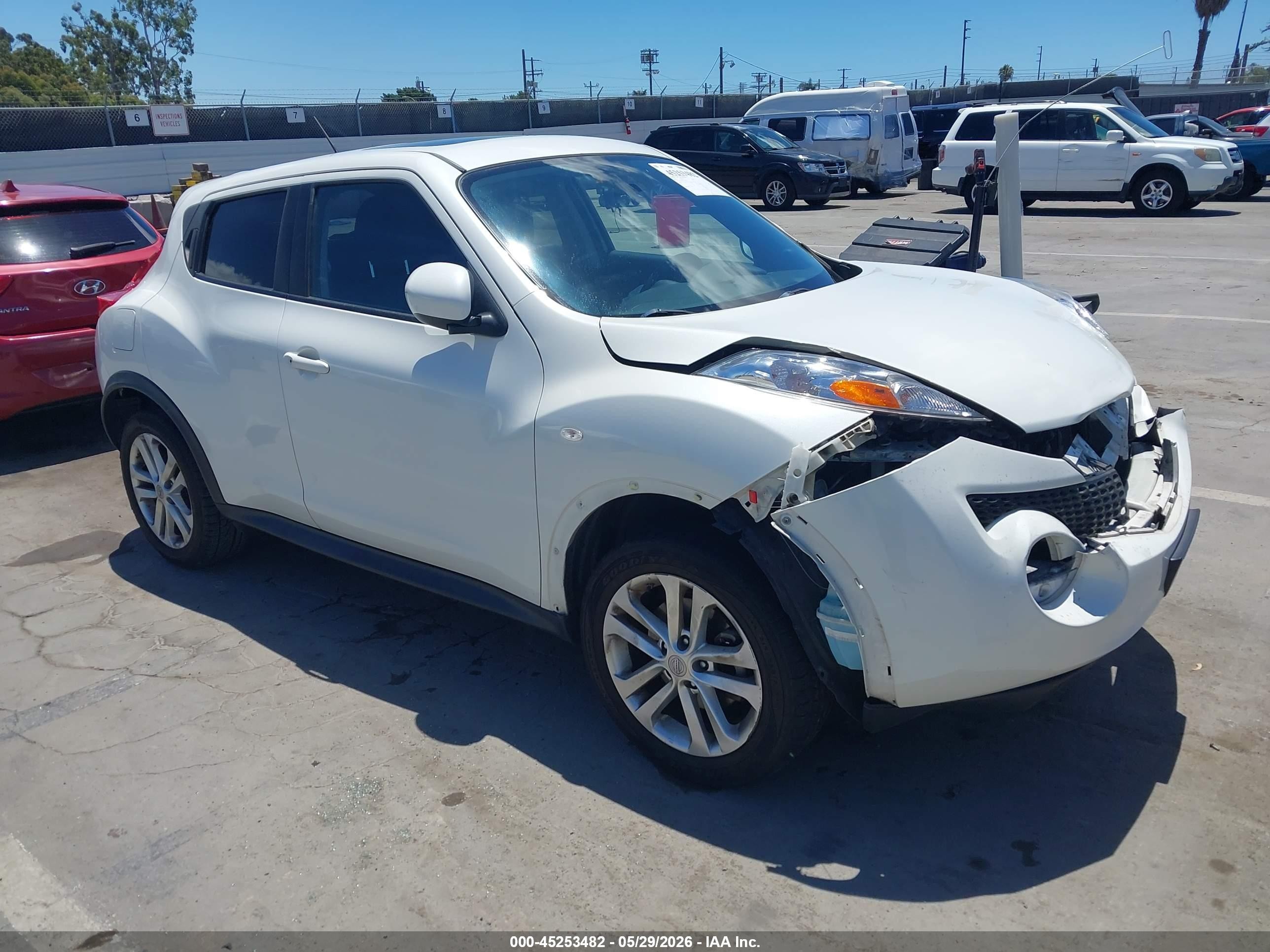 2013 Nissan Juke S, VIN JN8AF5MR5DT205654 — Front end