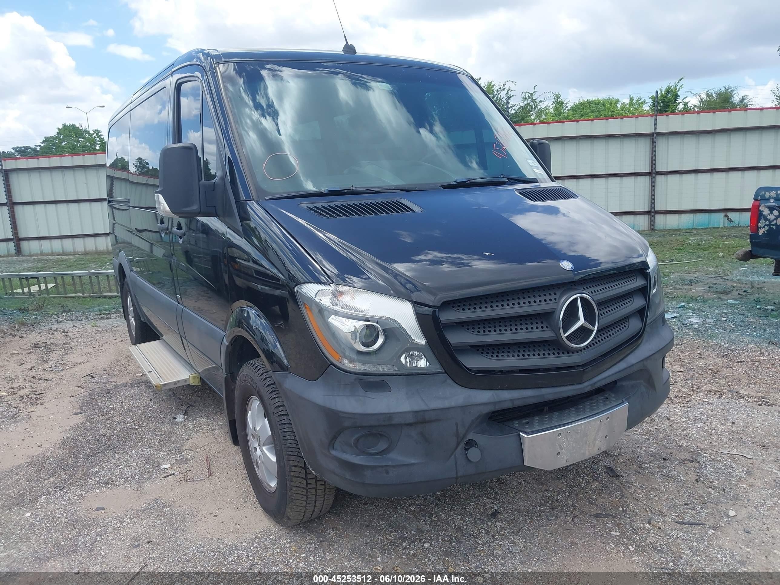 2014 Mercedes-Benz Sprinter Passenger, VIN WDZPE7DC2E5852082 — Normal wear