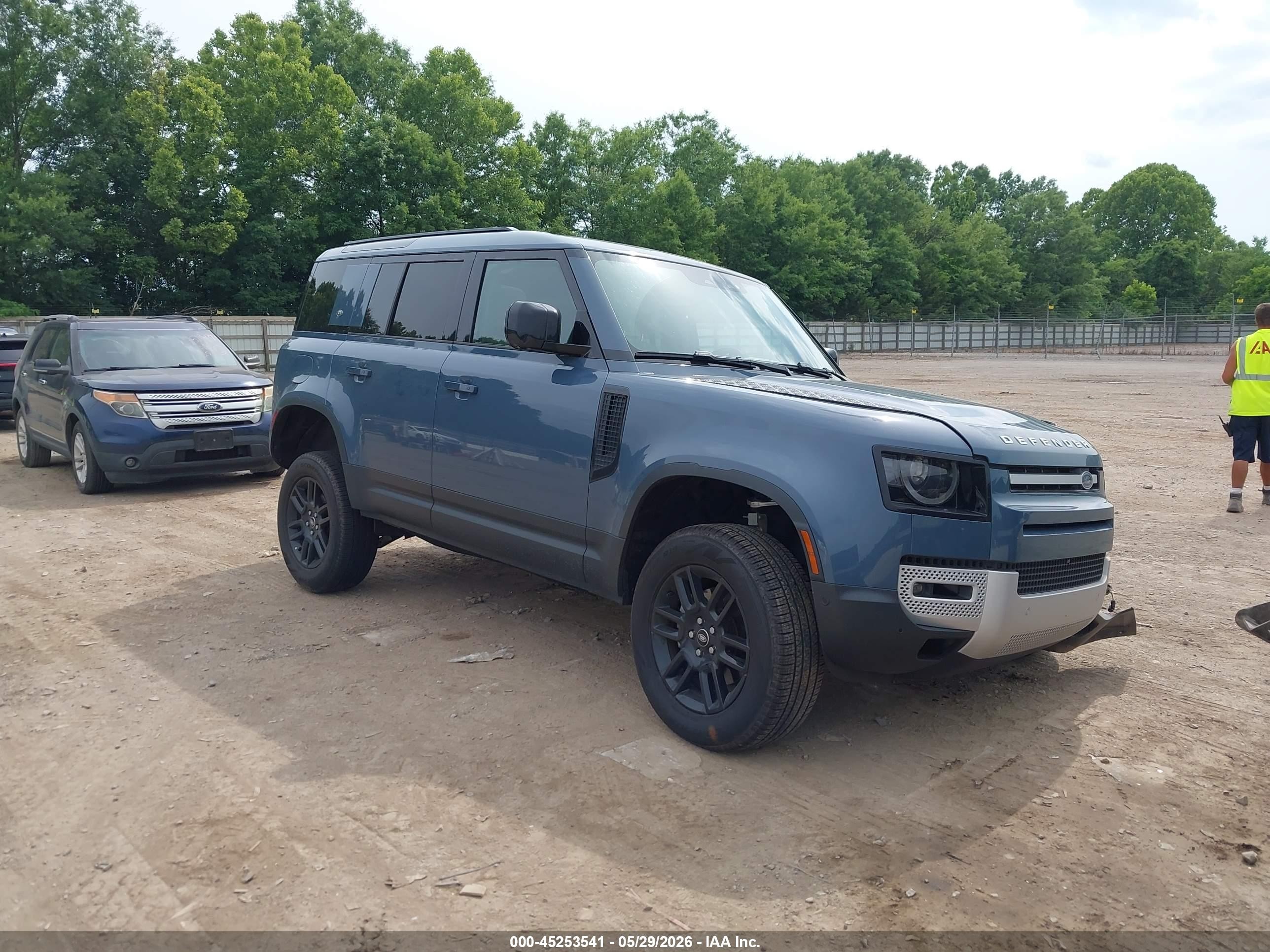 2024 Land Rover Defender S, VIN SALEJ7EX1R2257048 — Front end