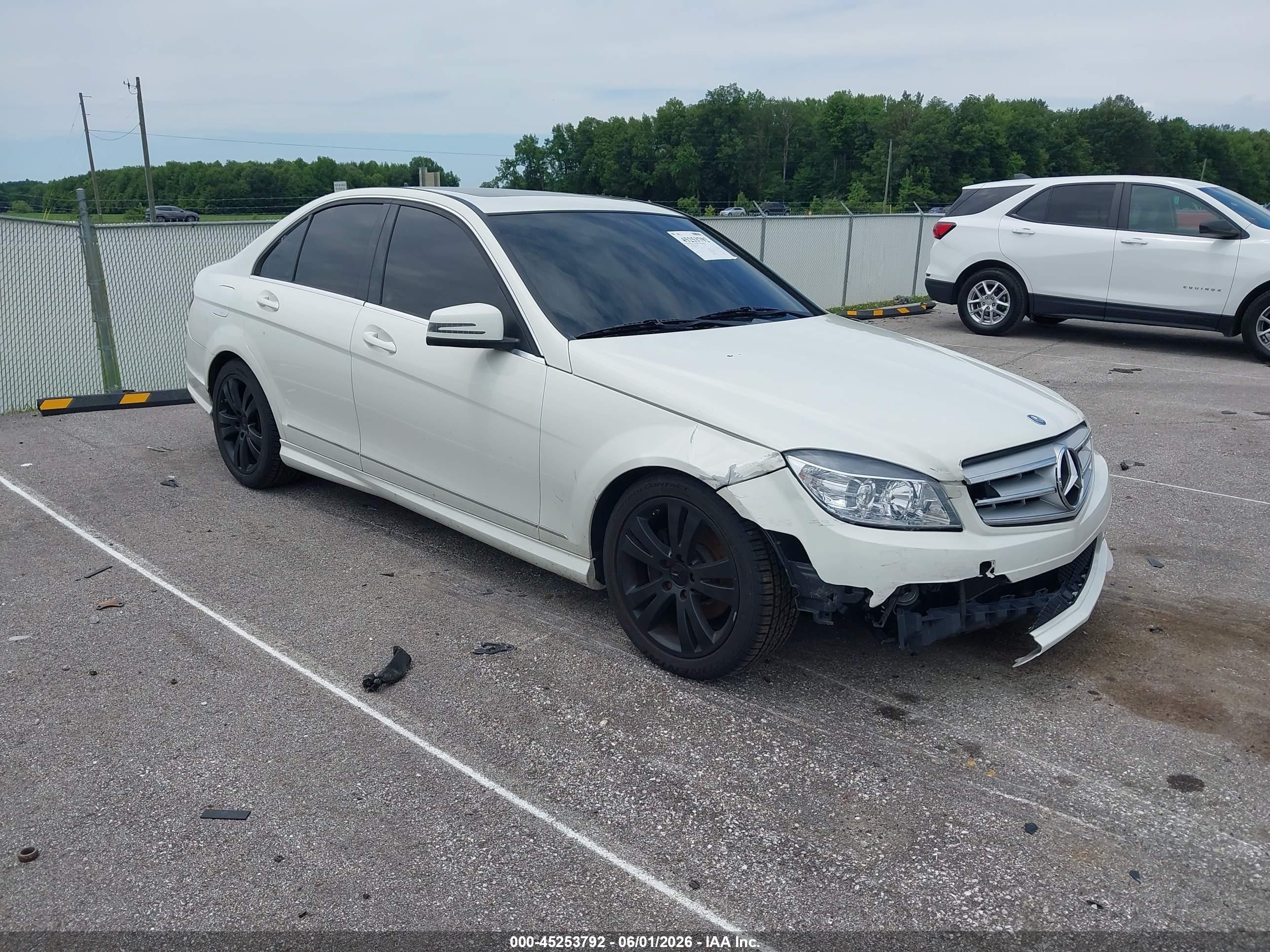 2011 Mercedes-Benz C 300 Sport, VIN WDDGF8BB8BR134771 — Вода / потоп