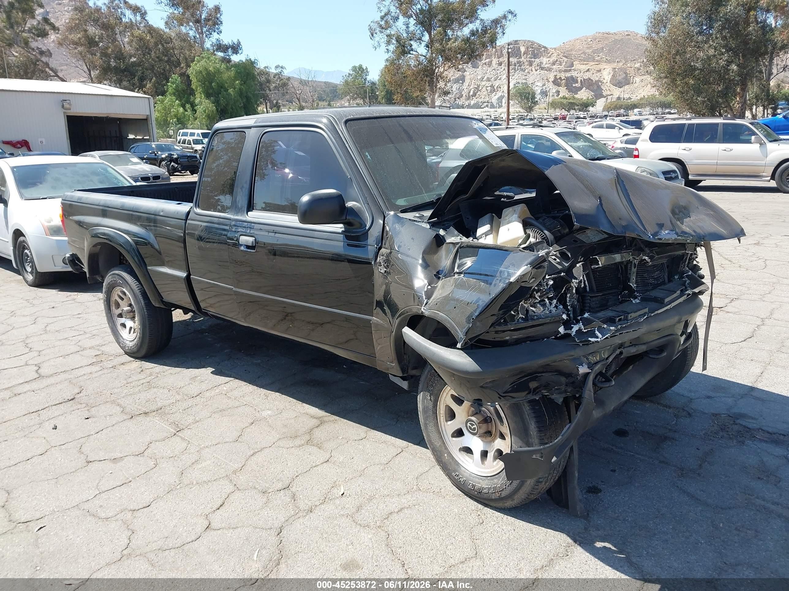 2001 Mazda B-Series DS, VIN 4F4YR16E01TM08166 — Front end
