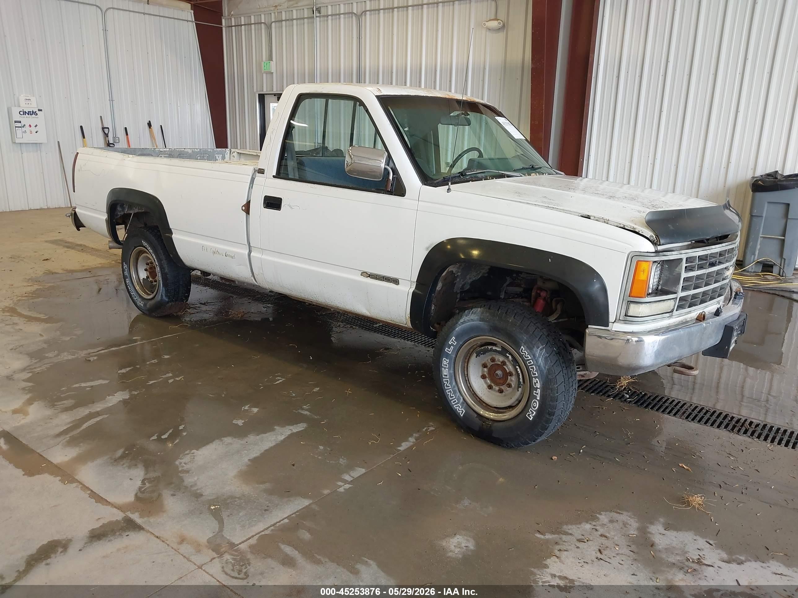 1989 Chevrolet Silverado 2500, VIN 1GCGK24K3KE210694 — Normal wear