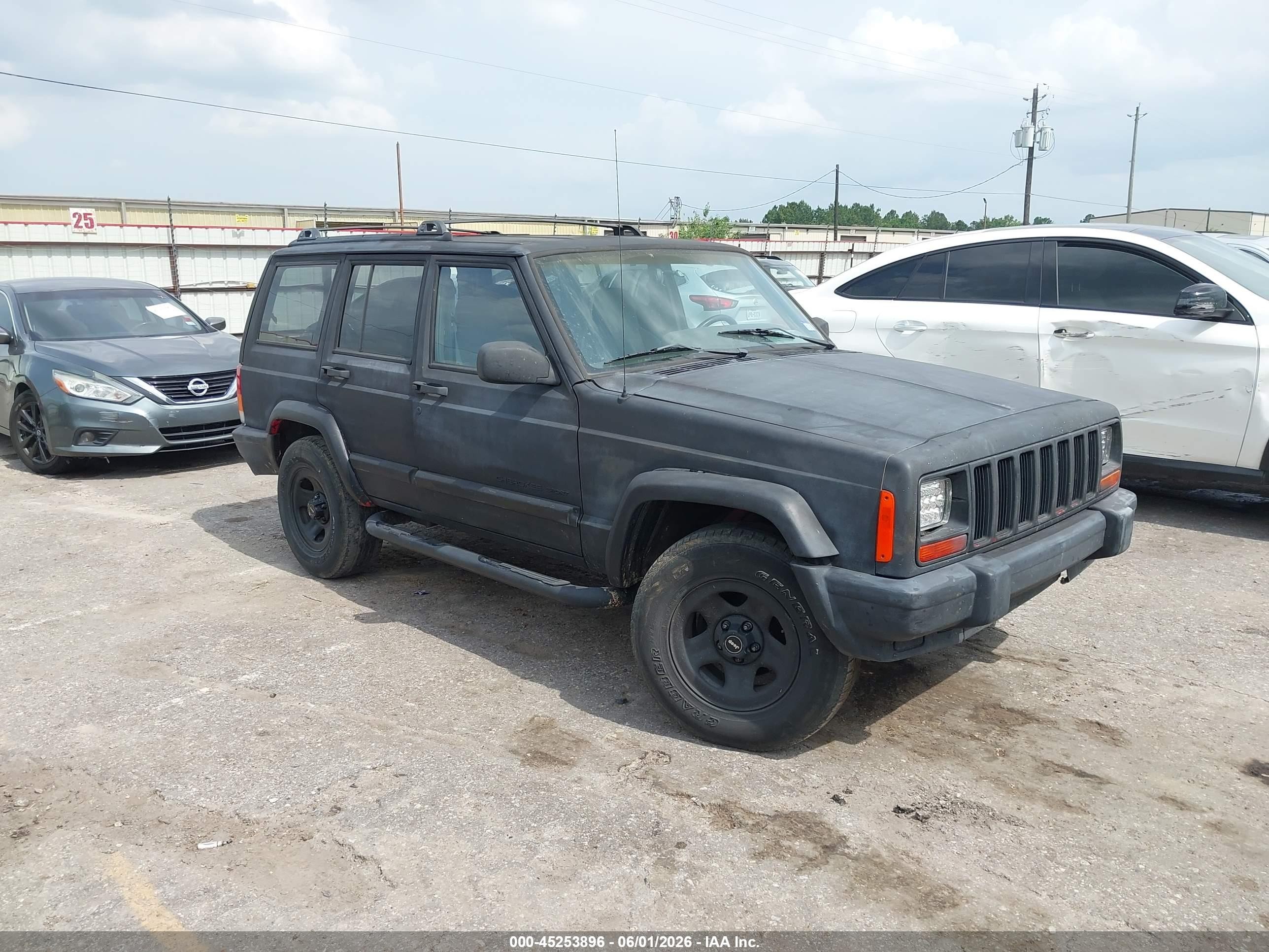 2001 Jeep Cherokee Sport, VIN 1J4FT48S21L559736 — Rear end