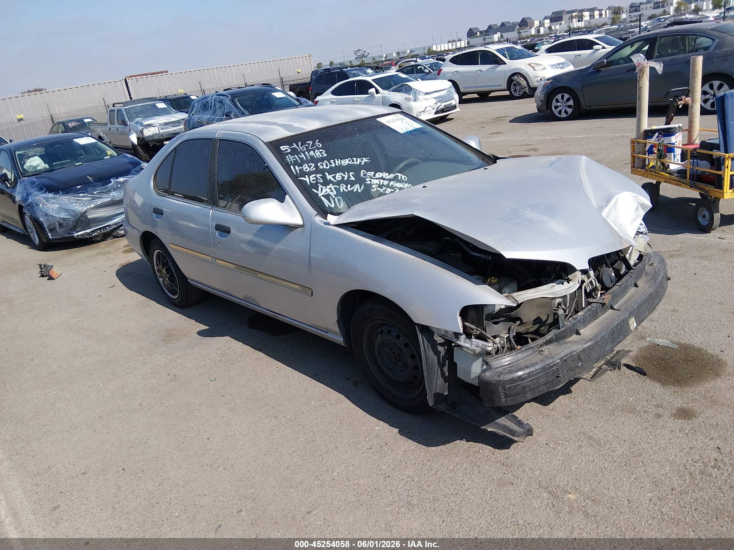 2000 Nissan Altima XE, VIN 1N4DL01D1YC117306 — Front end