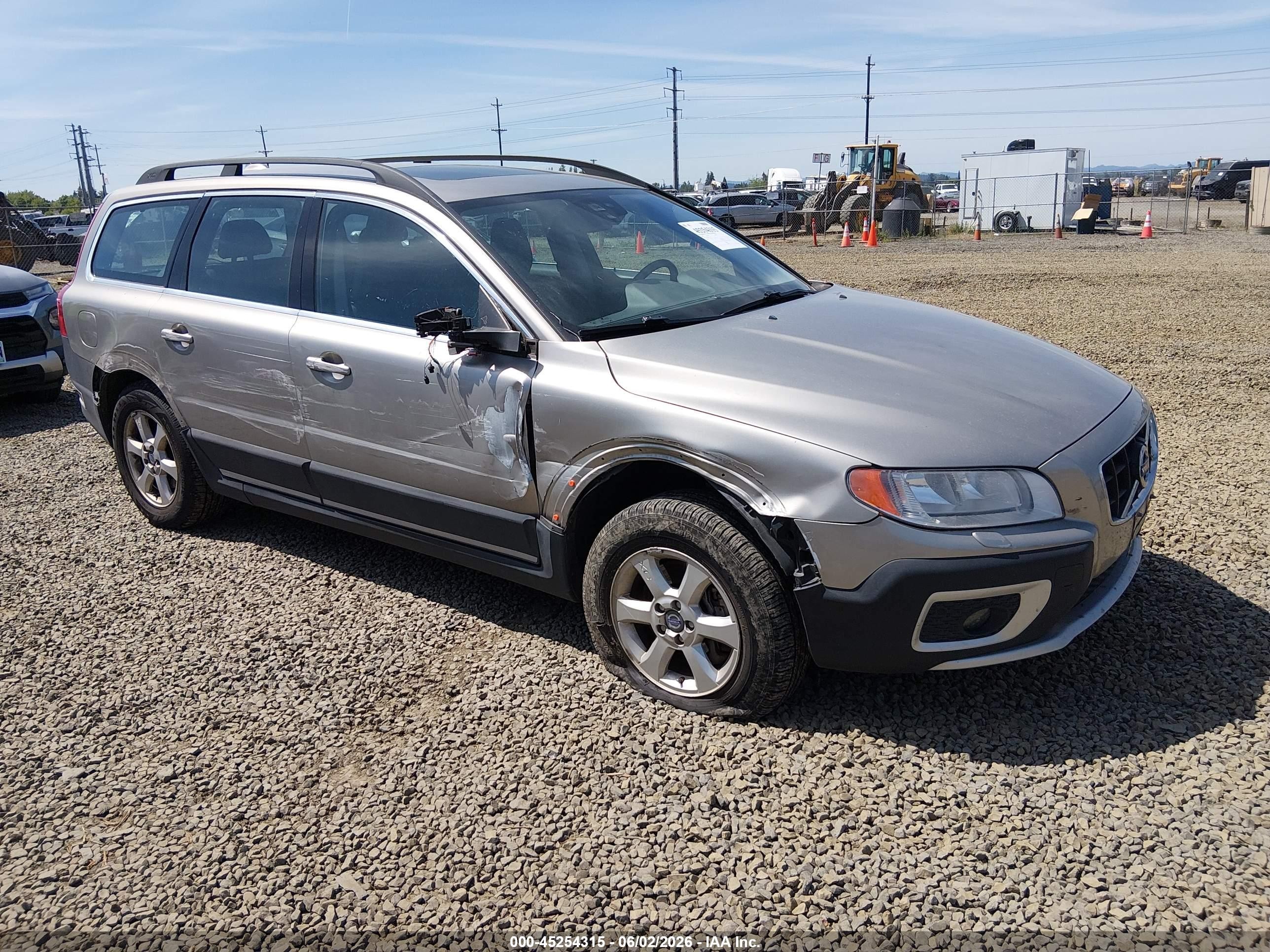 2012 Volvo XC70 3.2L, VIN YV4952BZ7C1119112 — Side