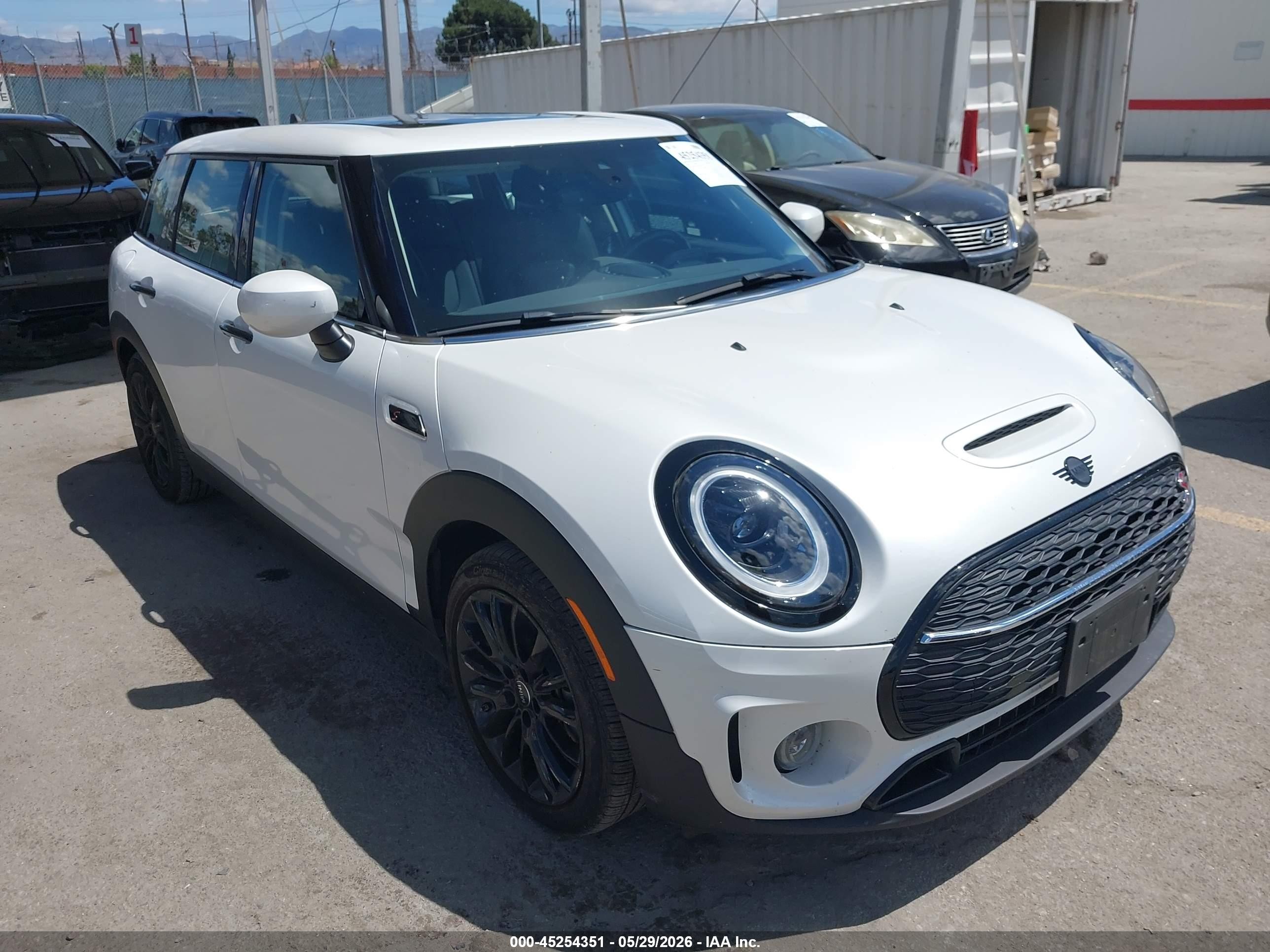 2024 MINI Clubman Cooper S, VIN WMWLV7C05R2U73653 — Rear end