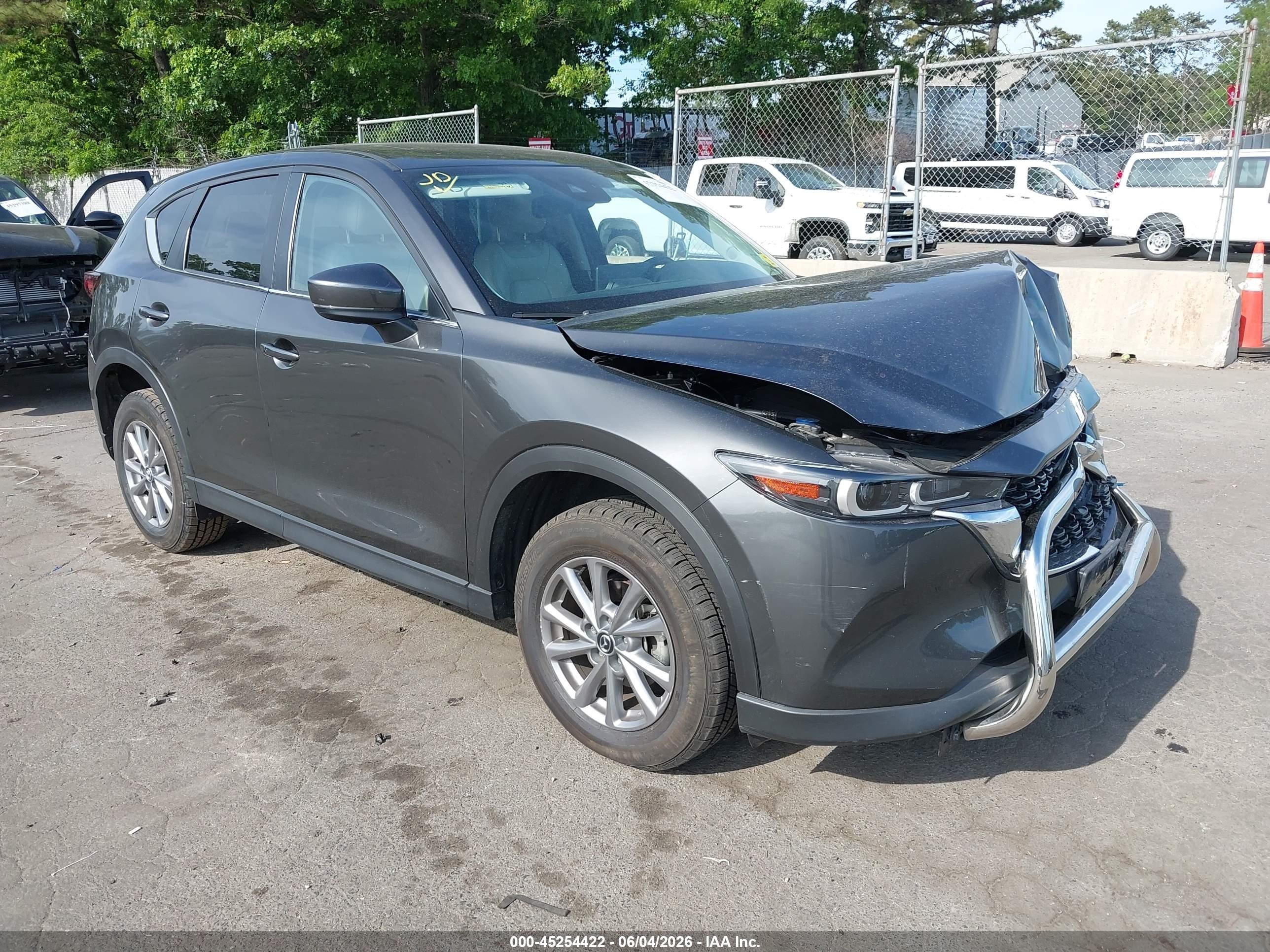 2022 Mazda CX-5 S Preferred, VIN JM3KFBCM3N1593458 — Перед