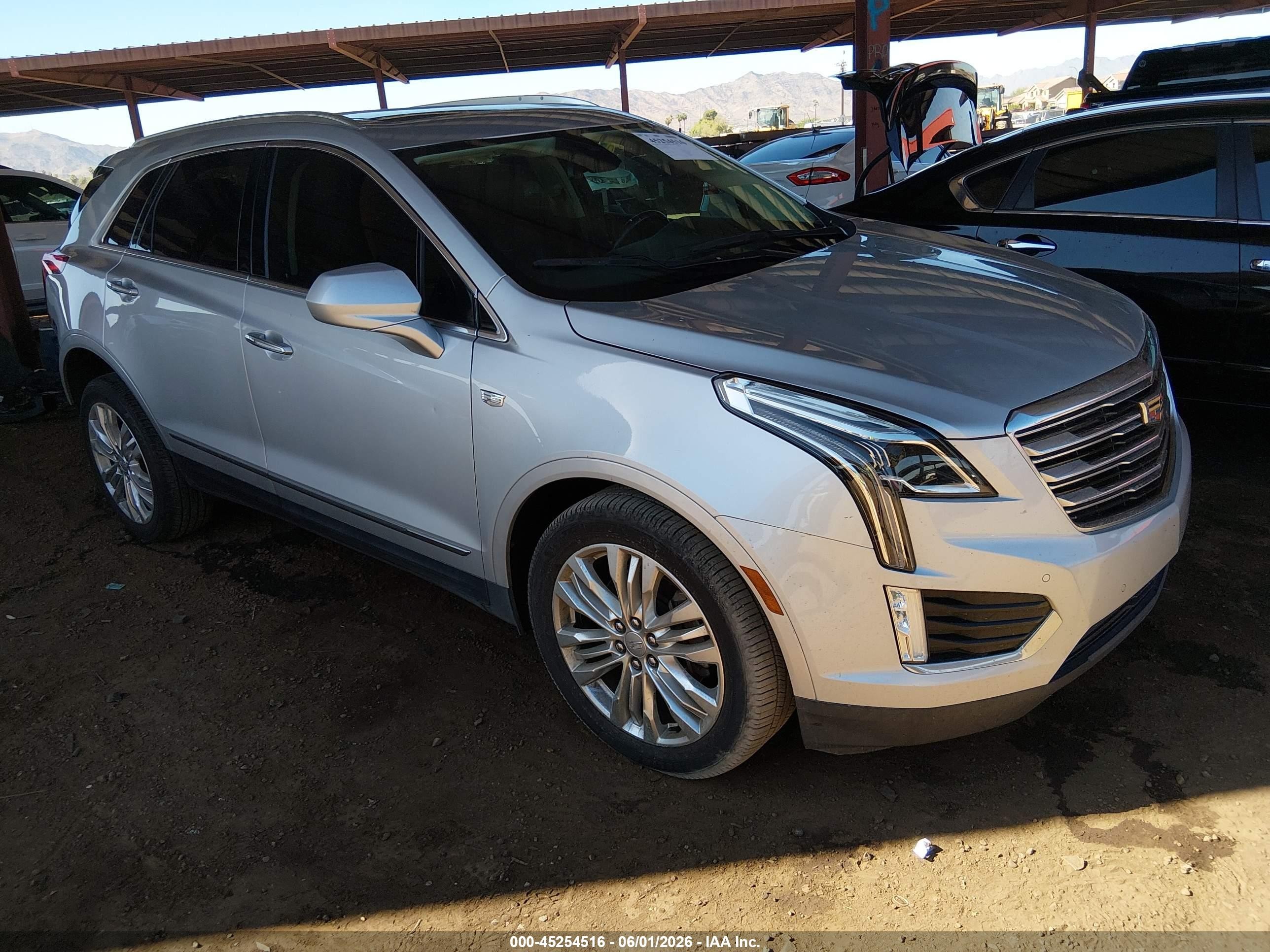 2018 Cadillac XT5 Premium Luxury FWD, VIN 1GYKNERS8JZ225141 — Зад