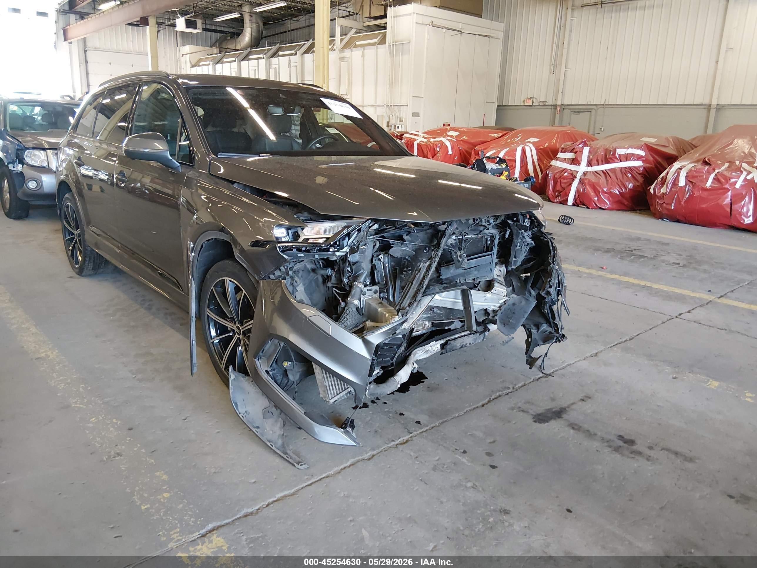 2021 Audi Q7 Premium Plus, VIN WA1LXAF79MD019724 — Перед