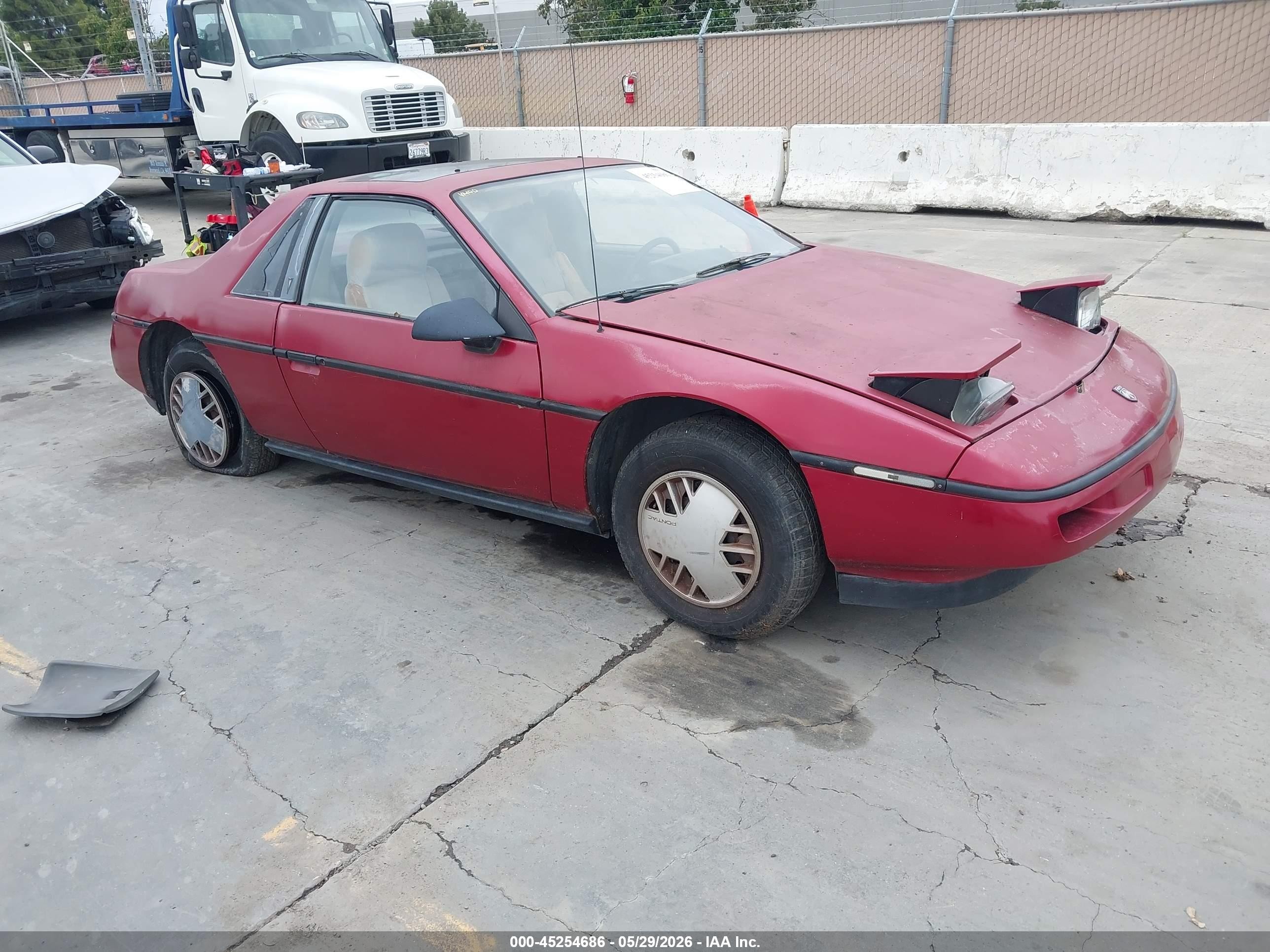 1987 Pontiac Fiero, VIN 1G2PE11R1HP243620 — Normal wear